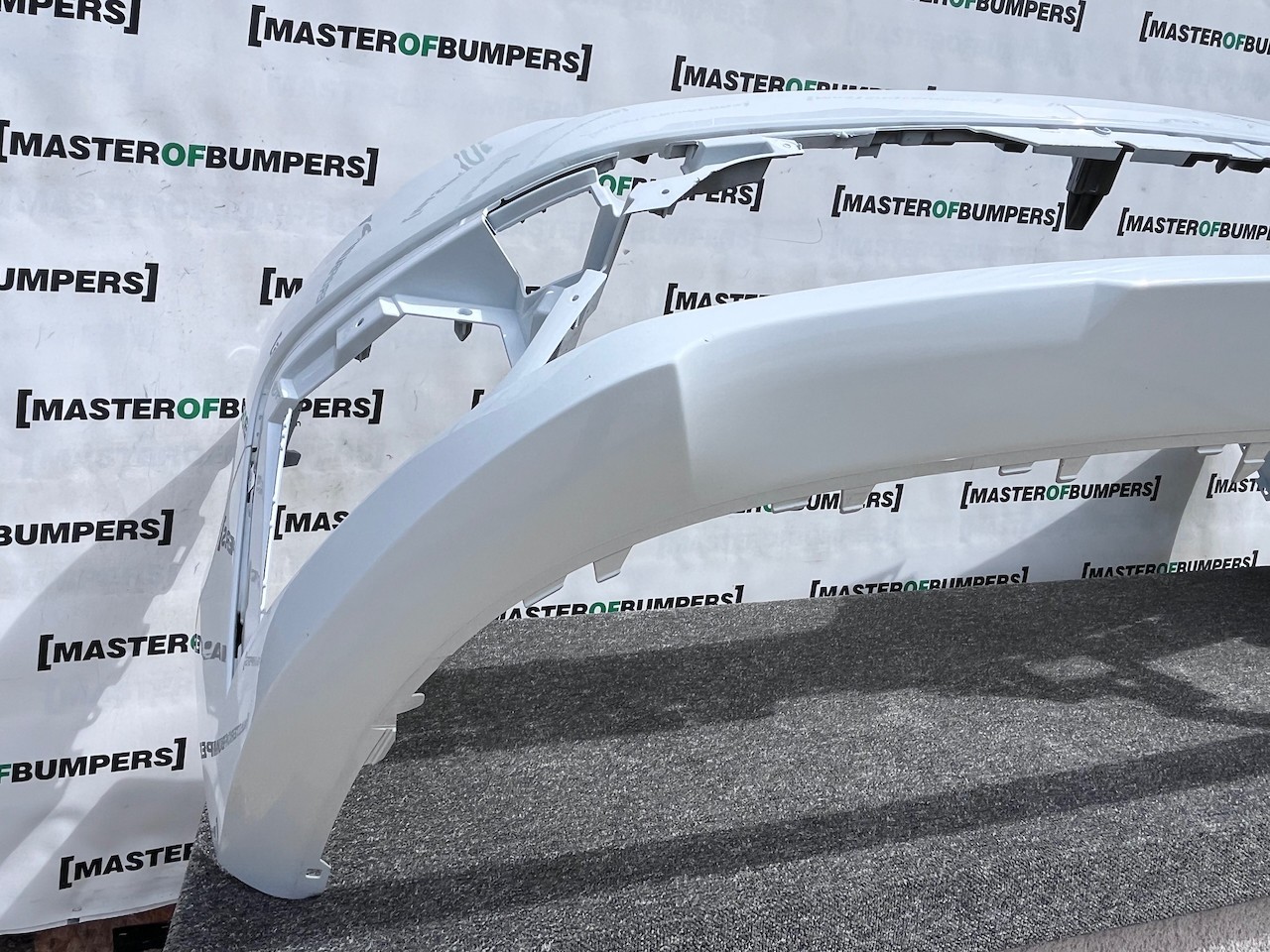 Renault Trafic Sport Plus Passenger 2022-2026 Front Bumper 4 Pdc Genuine [r701]