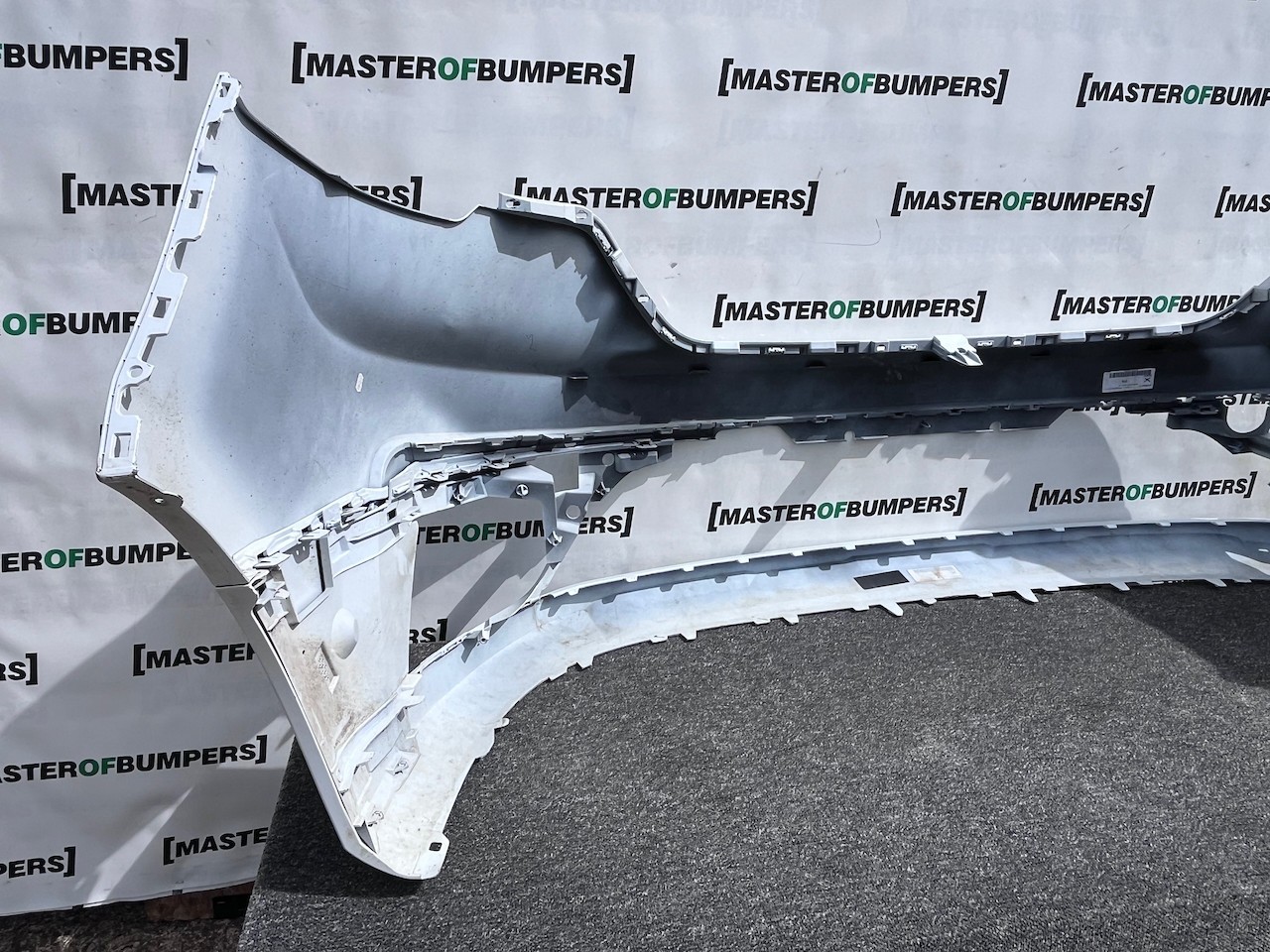 Renault Trafic Sport Plus Passenger 2022-2026 Front Bumper 4 Pdc Genuine [r701]