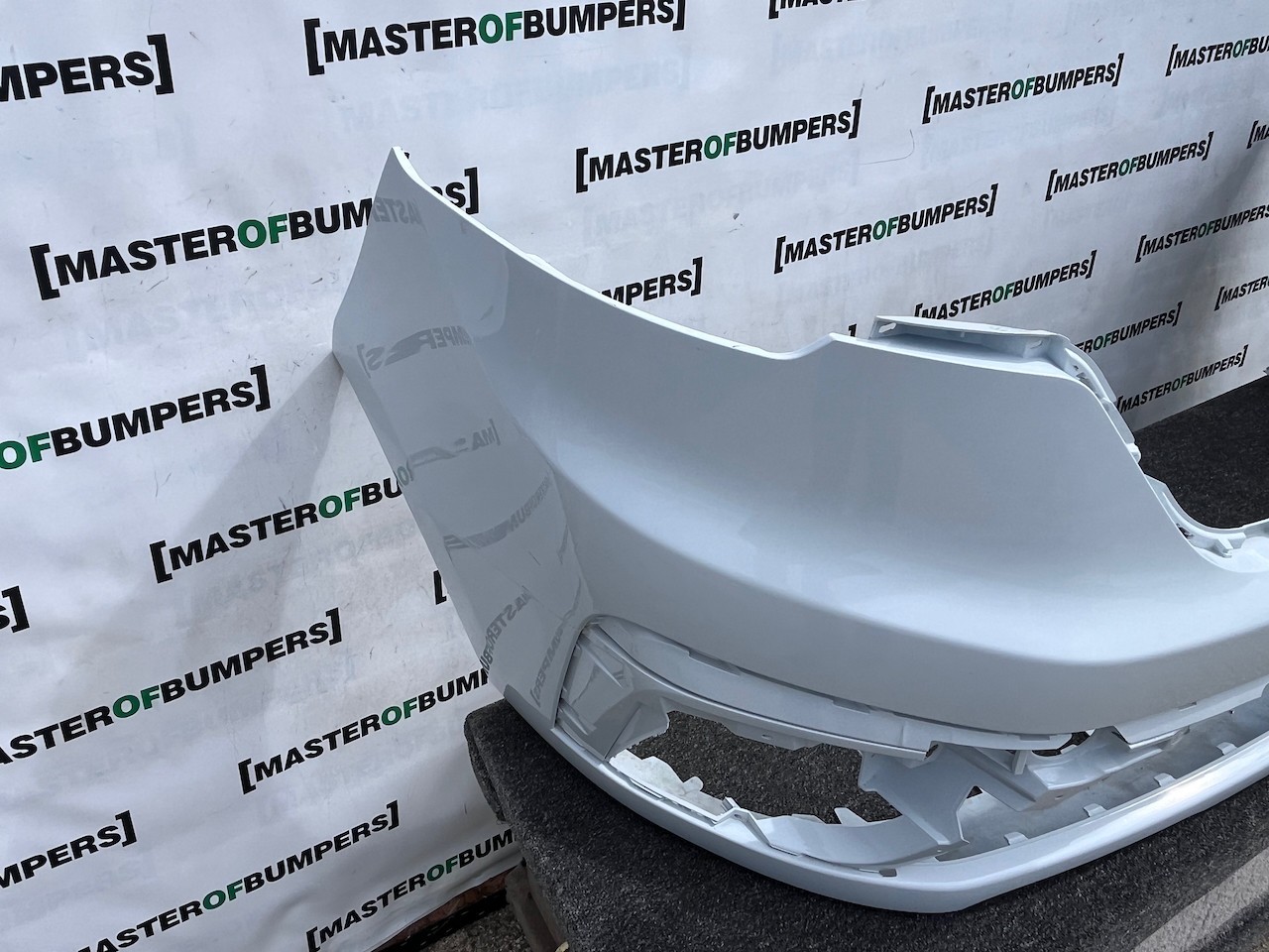 Renault Trafic Sport Plus Passenger 2022-2026 Front Bumper 4 Pdc Genuine [r701]