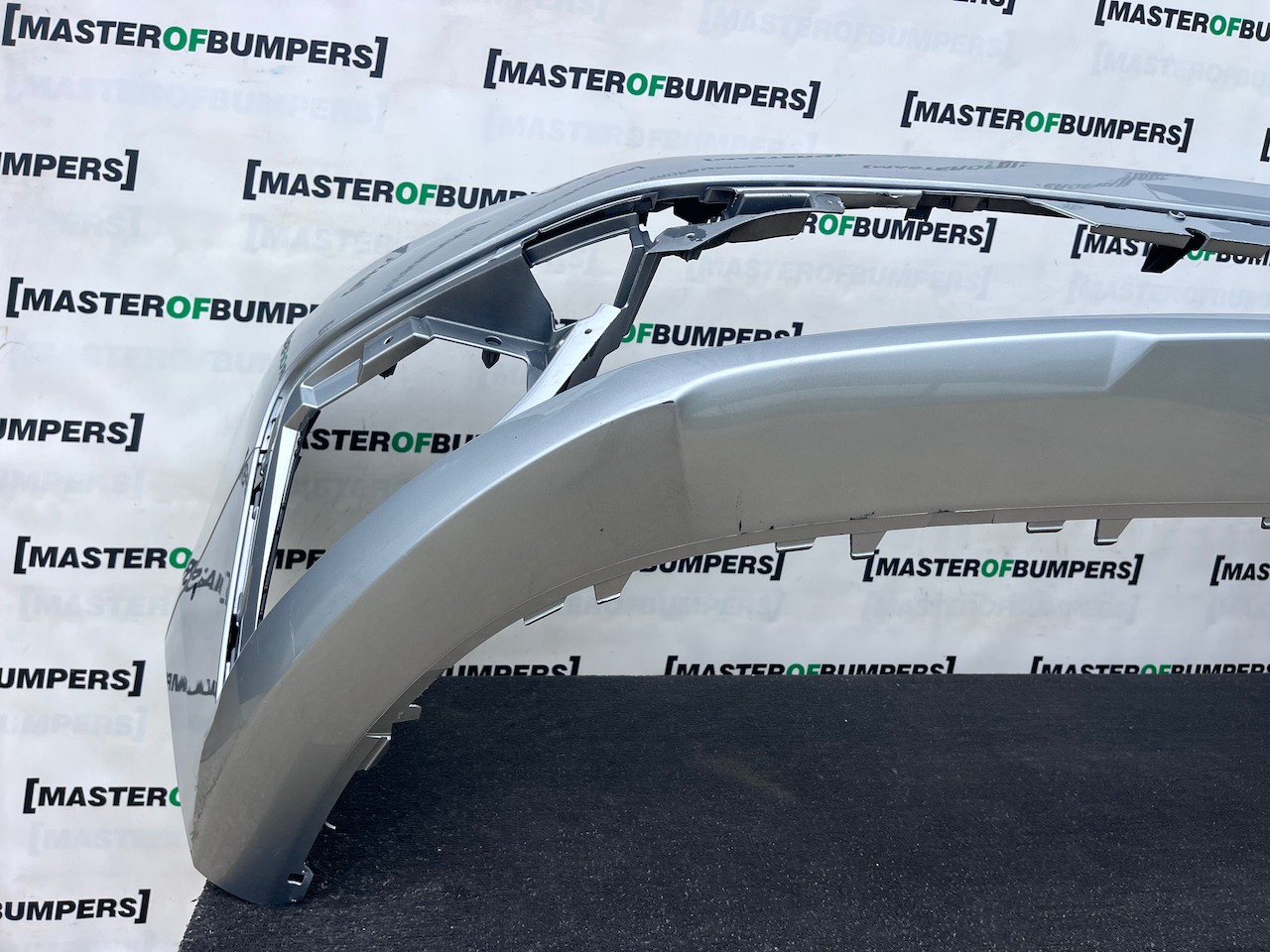 Renault Trafic Sport Plus Passenger 2022-2026 Front Bumper 6 Pdc Genuine [r746]