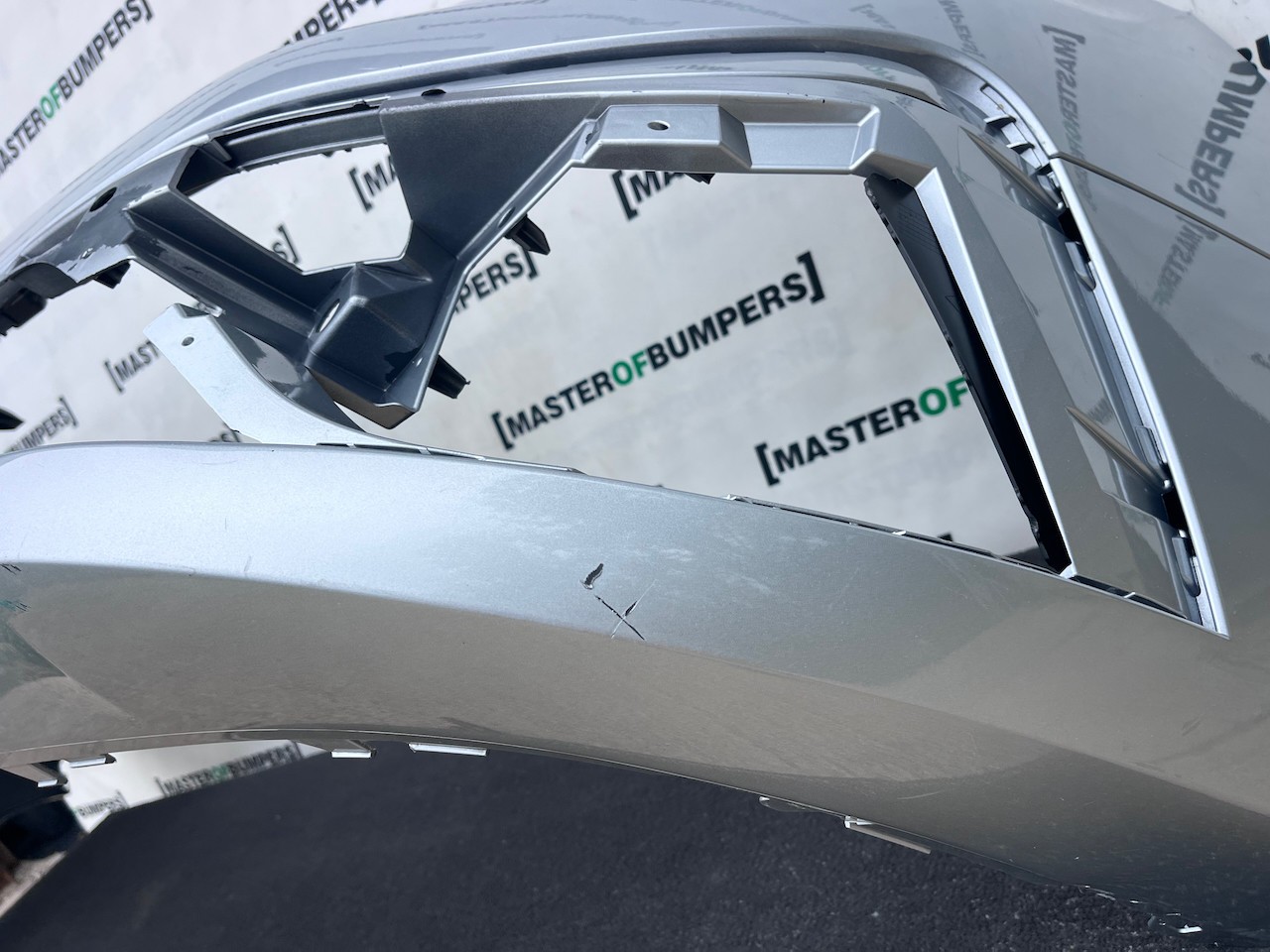 Renault Trafic Sport Plus Passenger 2022-2026 Front Bumper 6 Pdc Genuine [r746]