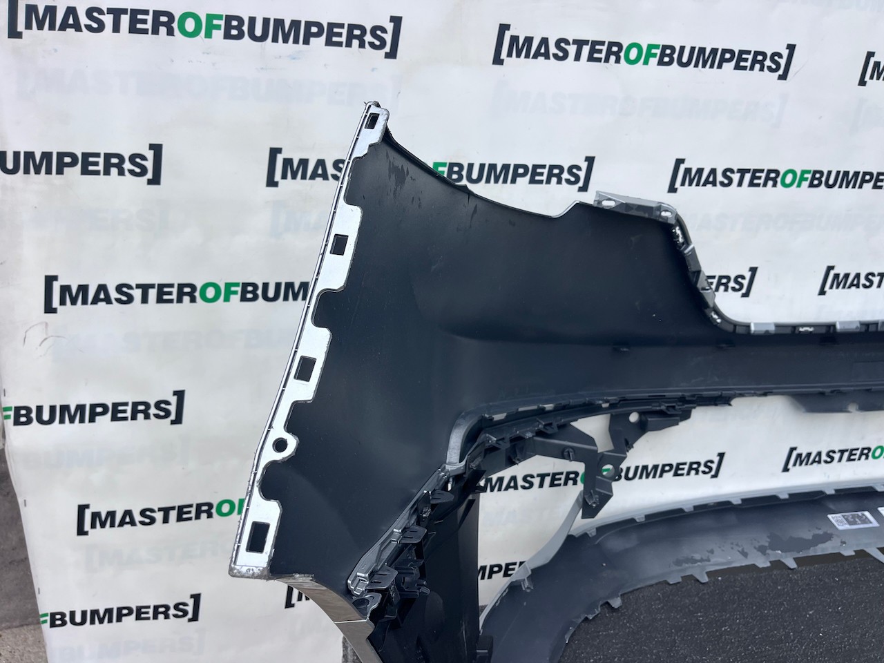 Renault Trafic Sport Plus Passenger 2022-2026 Front Bumper 6 Pdc Genuine [r746]