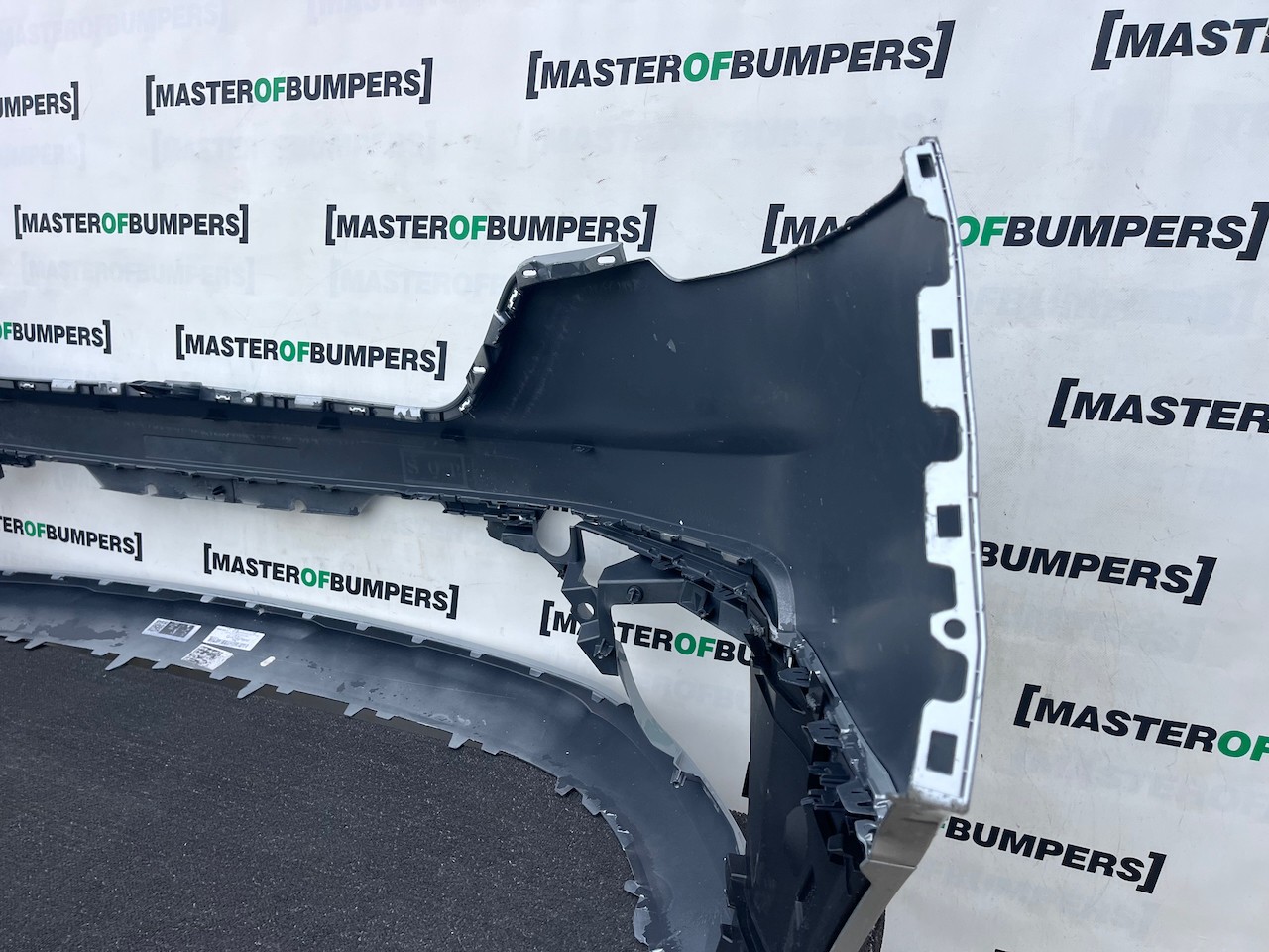 Renault Trafic Sport Plus Passenger 2022-2026 Front Bumper 6 Pdc Genuine [r746]