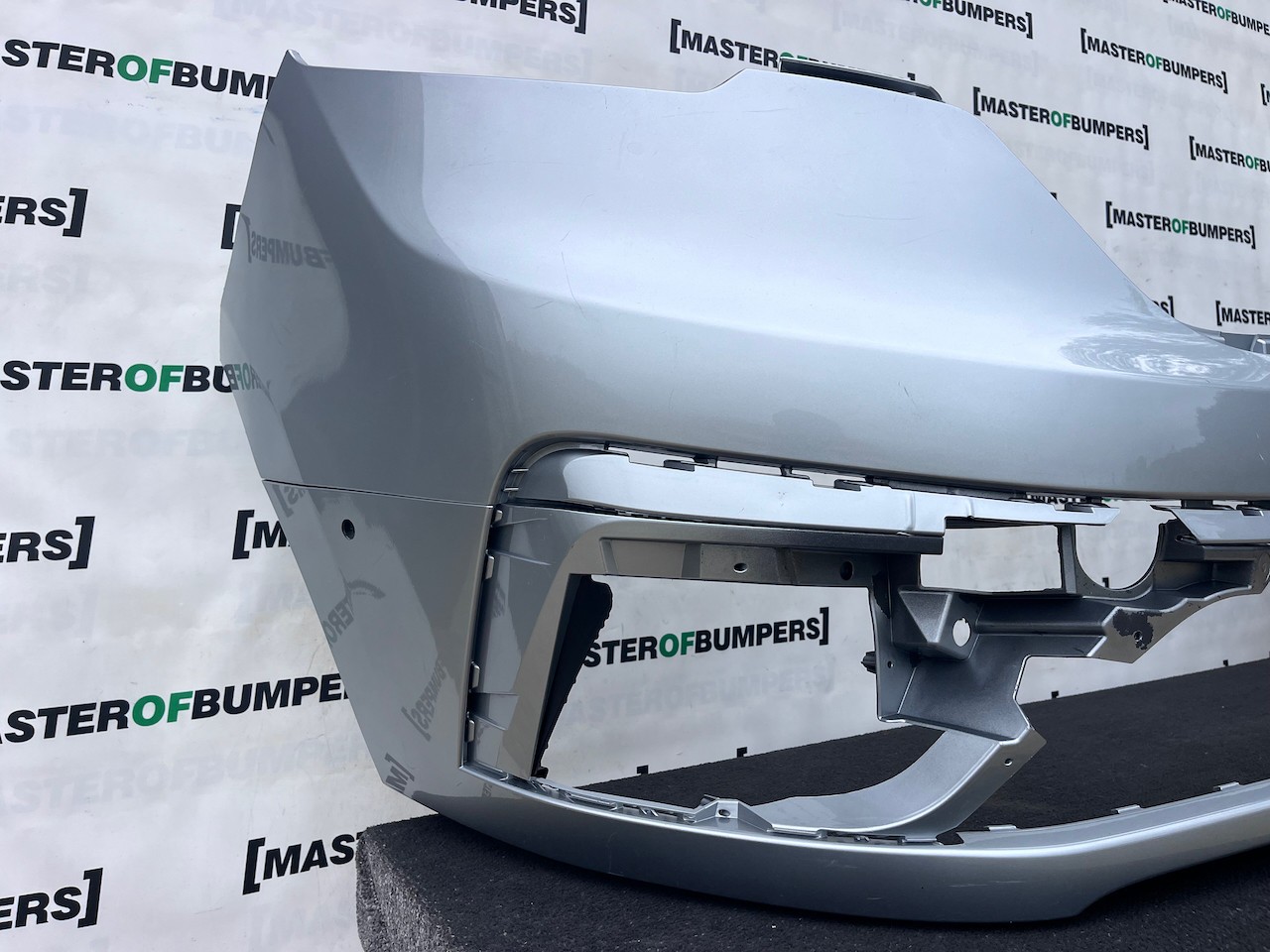 Renault Trafic Sport Plus Passenger 2022-2026 Front Bumper 6 Pdc Genuine [r746]