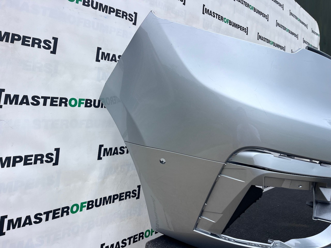 Renault Trafic Sport Plus Passenger 2022-2026 Front Bumper 6 Pdc Genuine [r746]