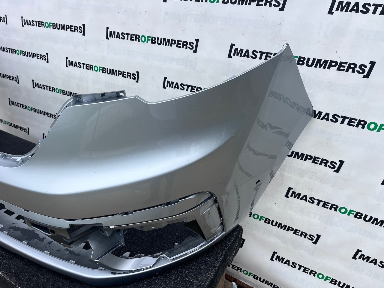 Renault Trafic Sport Plus Passenger 2022-2026 Front Bumper 6 Pdc Genuine [r746]
