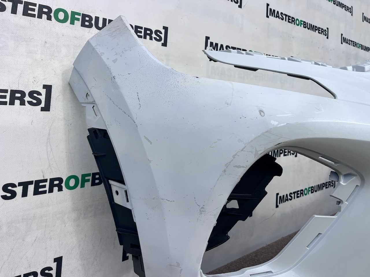 Renault Captur Edition Se Mk2 2020 - 2023 Front Bumper 4 Pdc Genuine [r753]