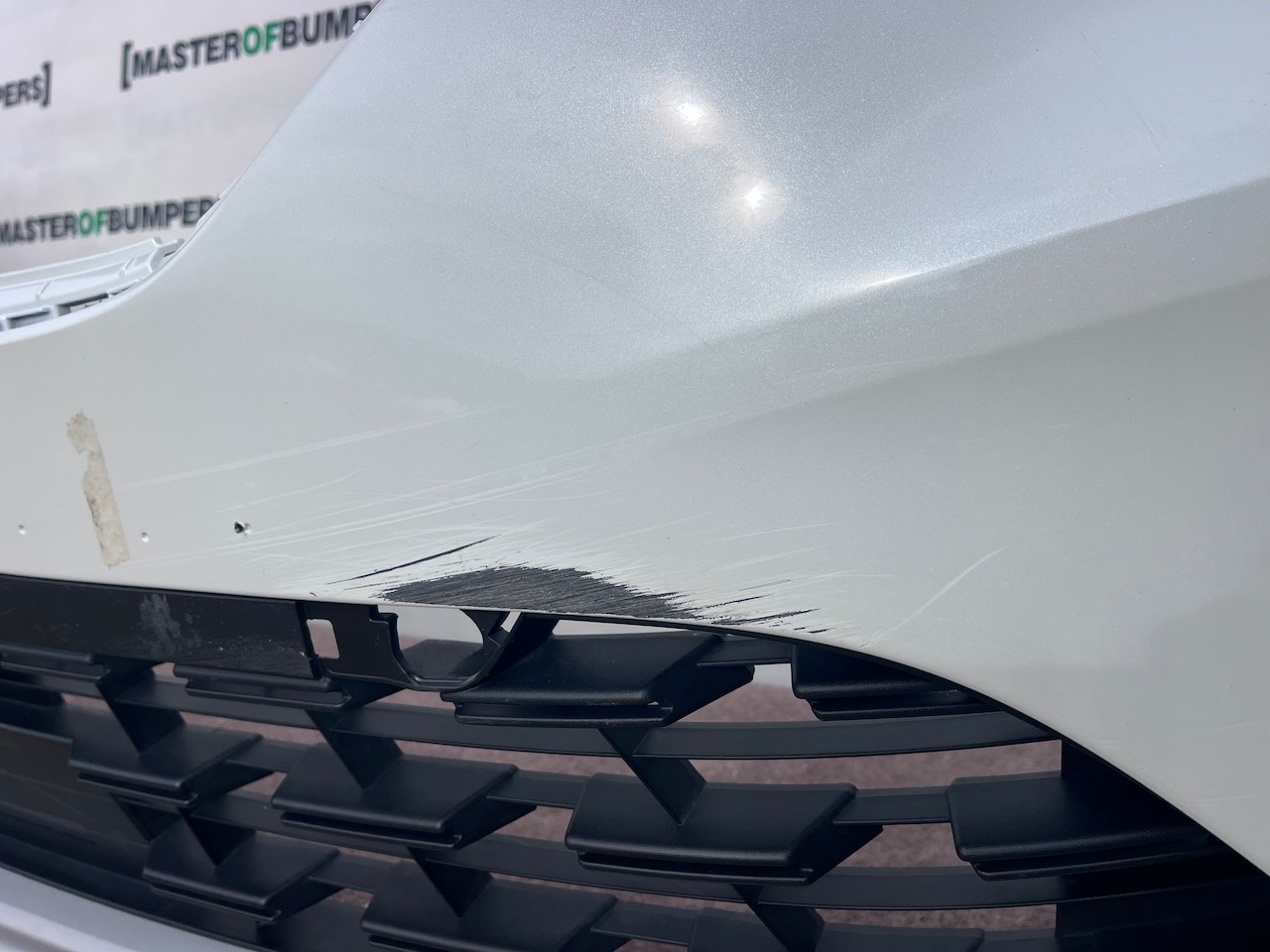 Renault Captur Edition Se Mk2 2020 - 2023 Front Bumper 4 Pdc Genuine [r753]