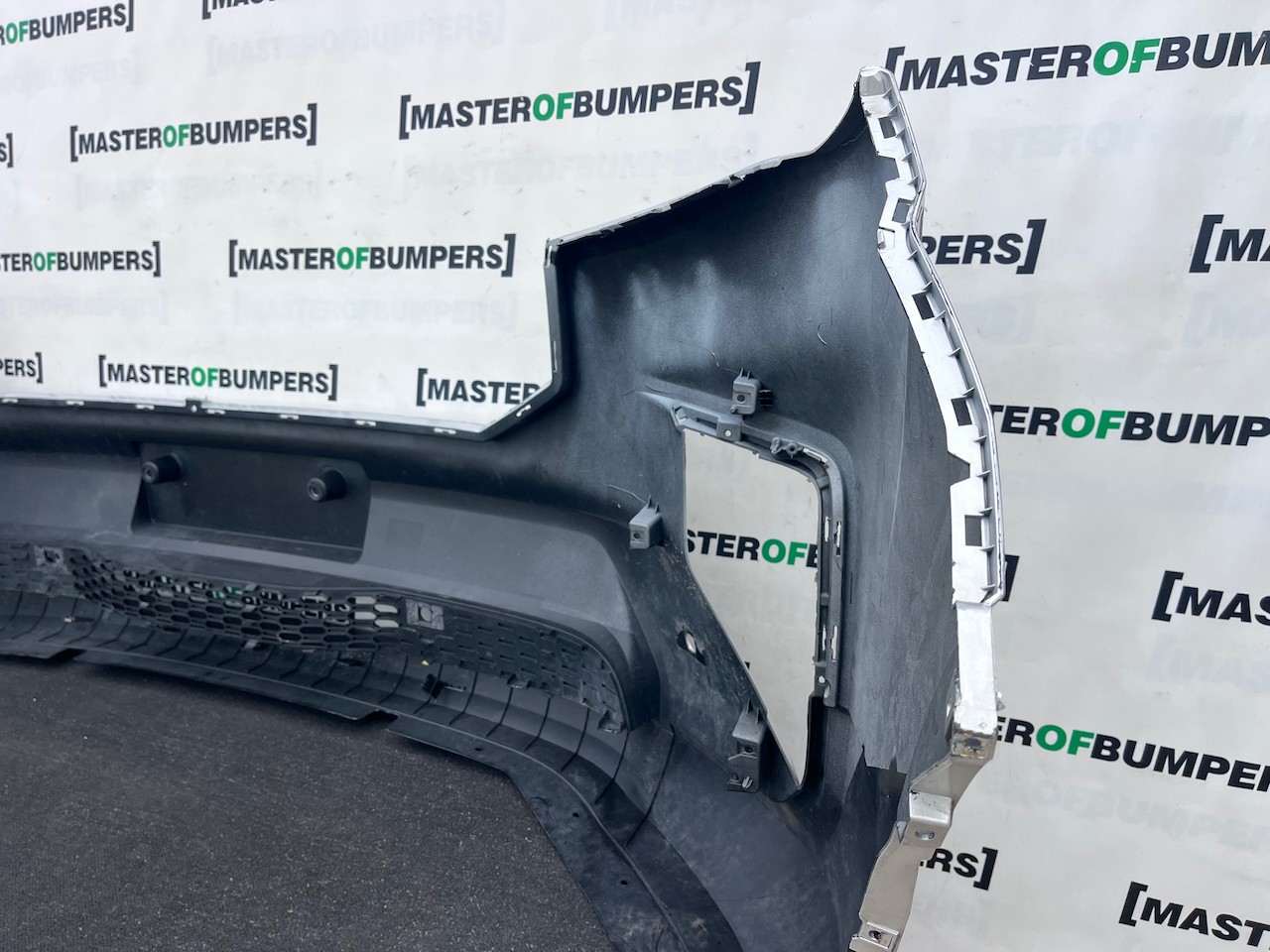 Saic Ldv Maxus Deliver 9 Panel Van 2019-2025 Front Bumper 4 Pdc Genuine [p765]