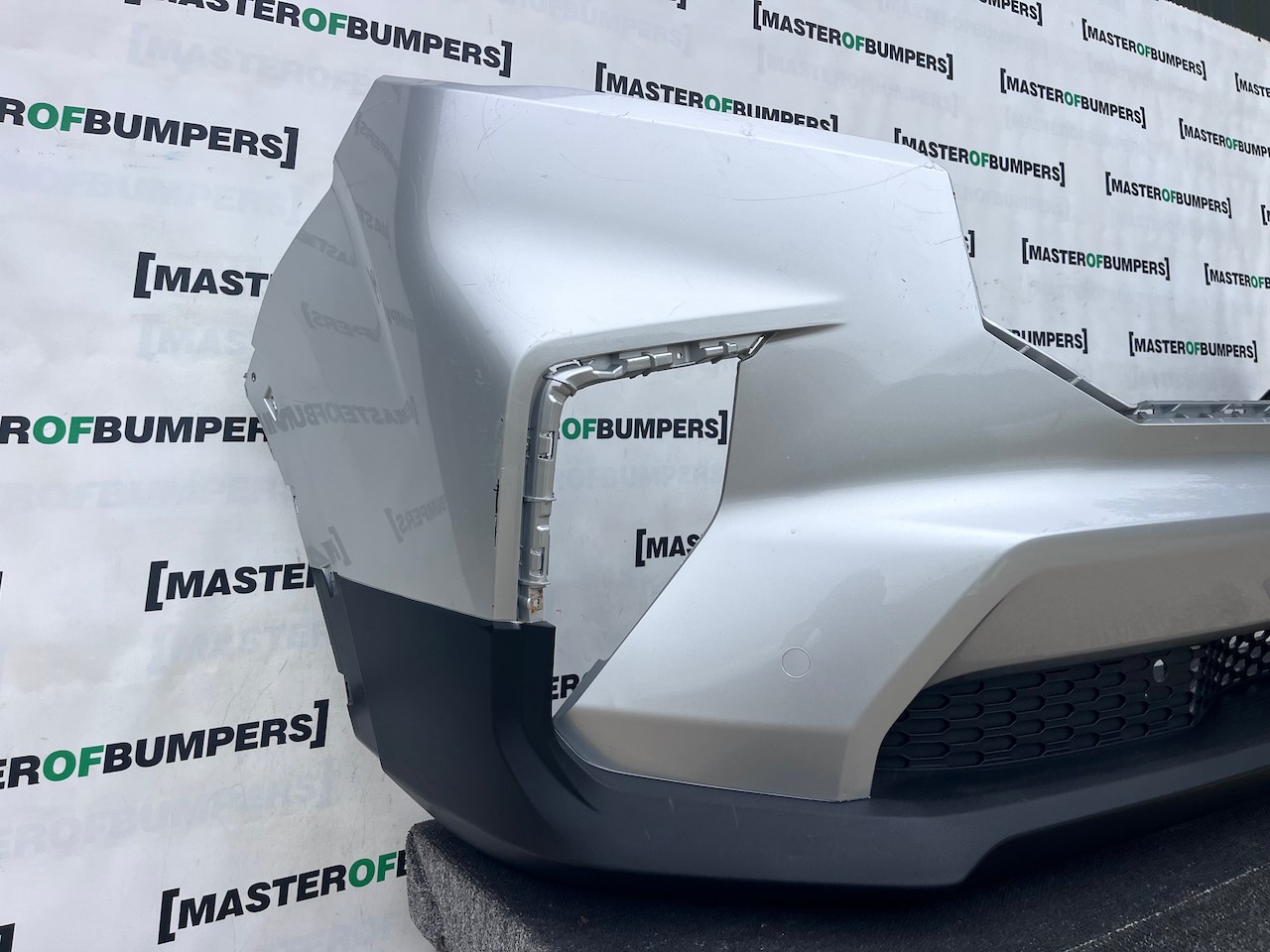 Saic Ldv Maxus Deliver 9 Panel Van 2019-2025 Front Bumper 4 Pdc Genuine [p765]