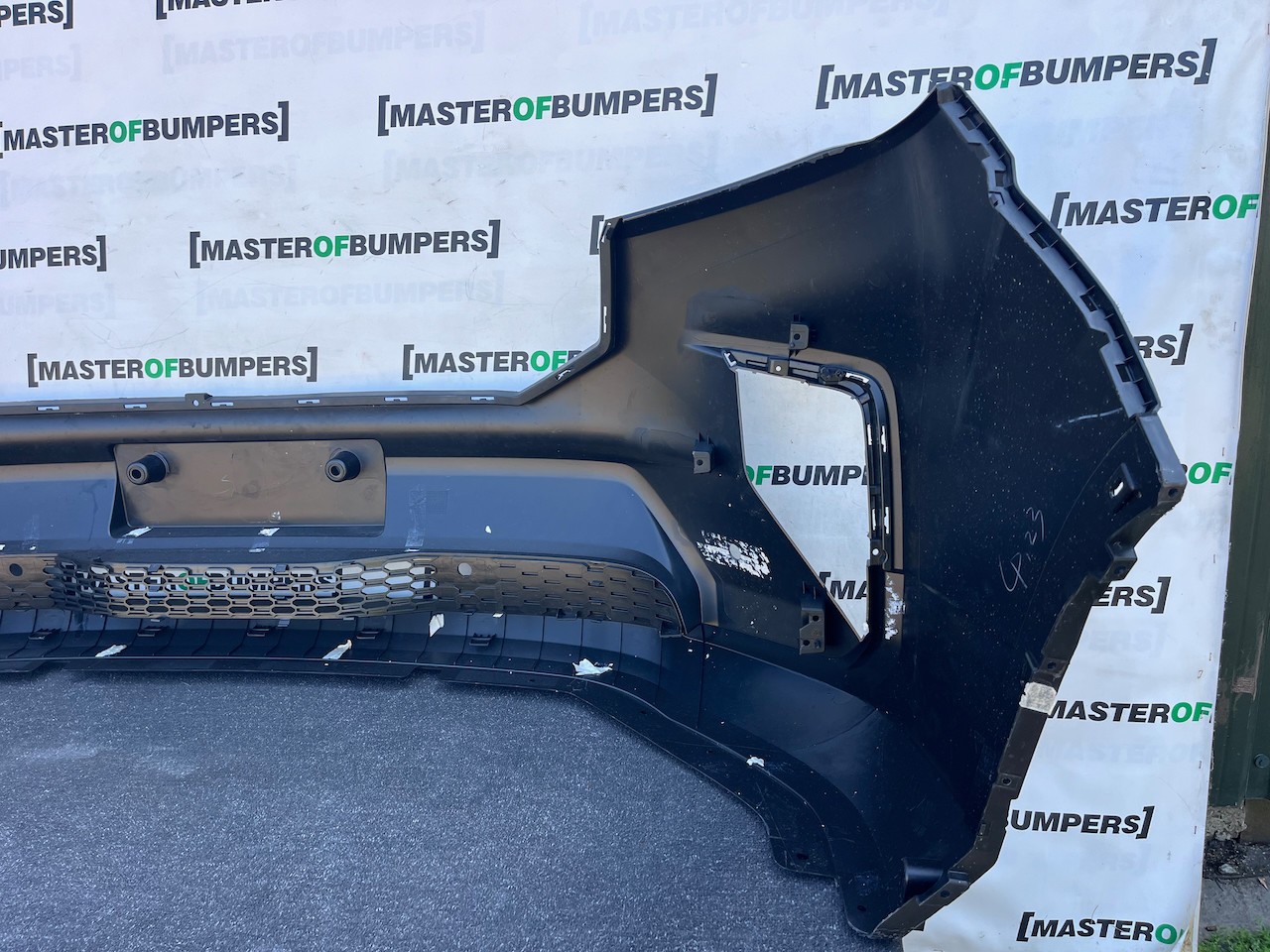 Maxus Deliver 9 Panel Van 2019-2025 Front Bumper 4 Pdc Genuine [p727]