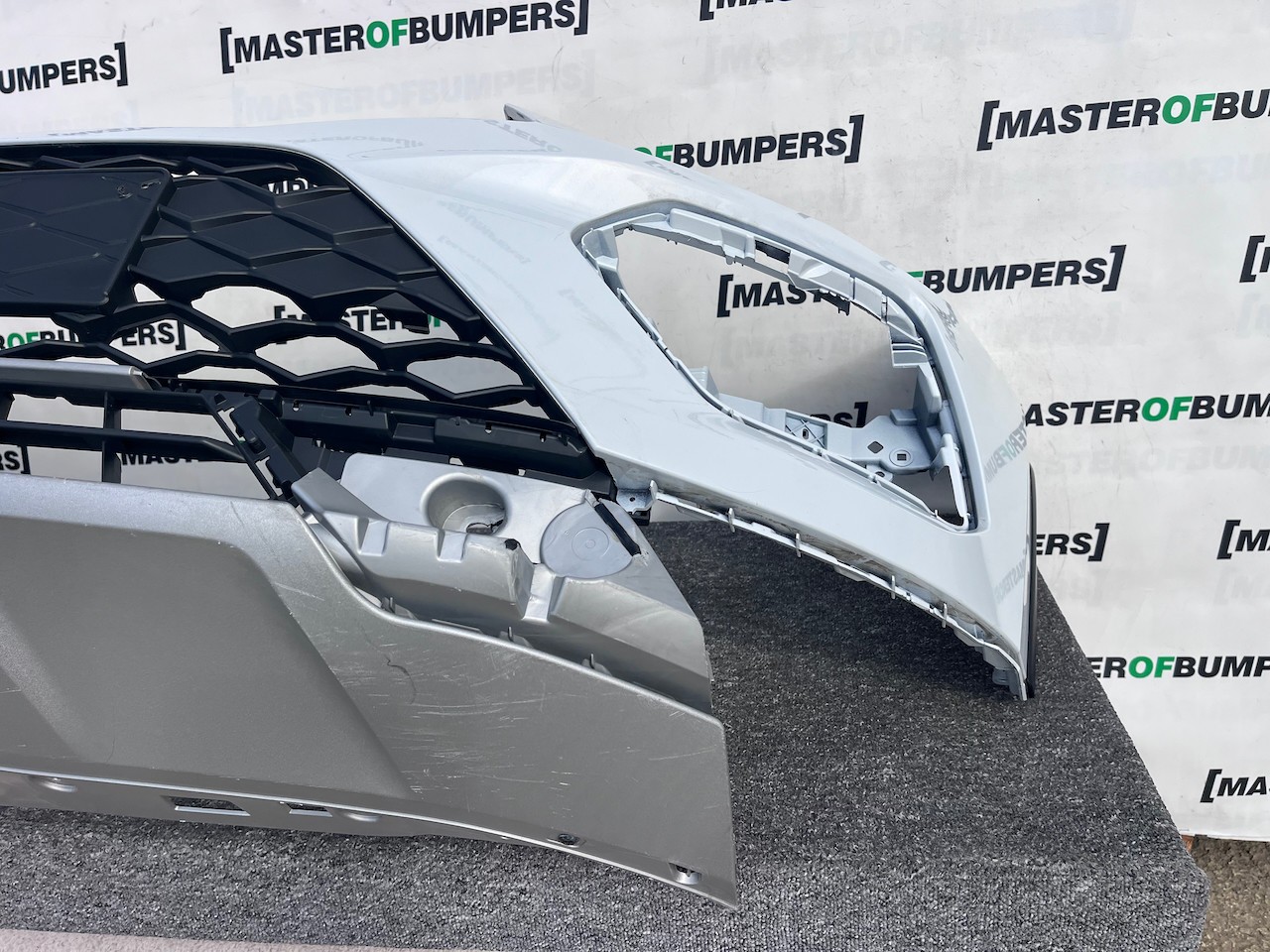 Seat Ateca Fr Tsi Evo Suv 2020-2025 Front Bumper 6 Pdc Genuine [v647]