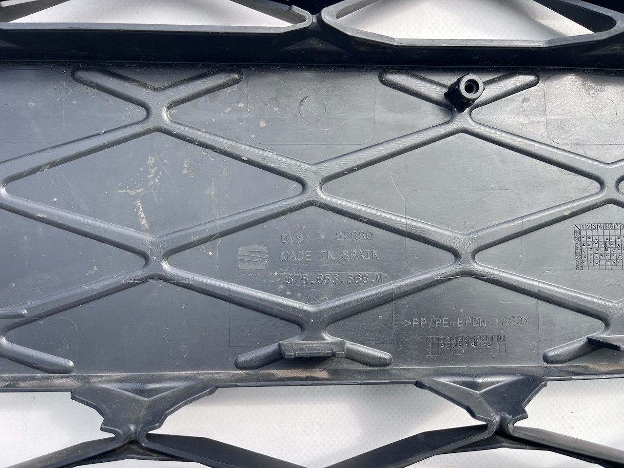 Seat Ateca Fr Tsi Evo Suv 2020-2025 Front Bumper 6 Pdc Genuine [v647]