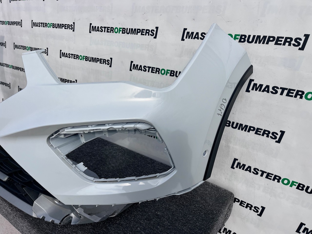 Seat Ateca Fr Tsi Evo Suv 2020-2025 Front Bumper 6 Pdc Genuine [v647]