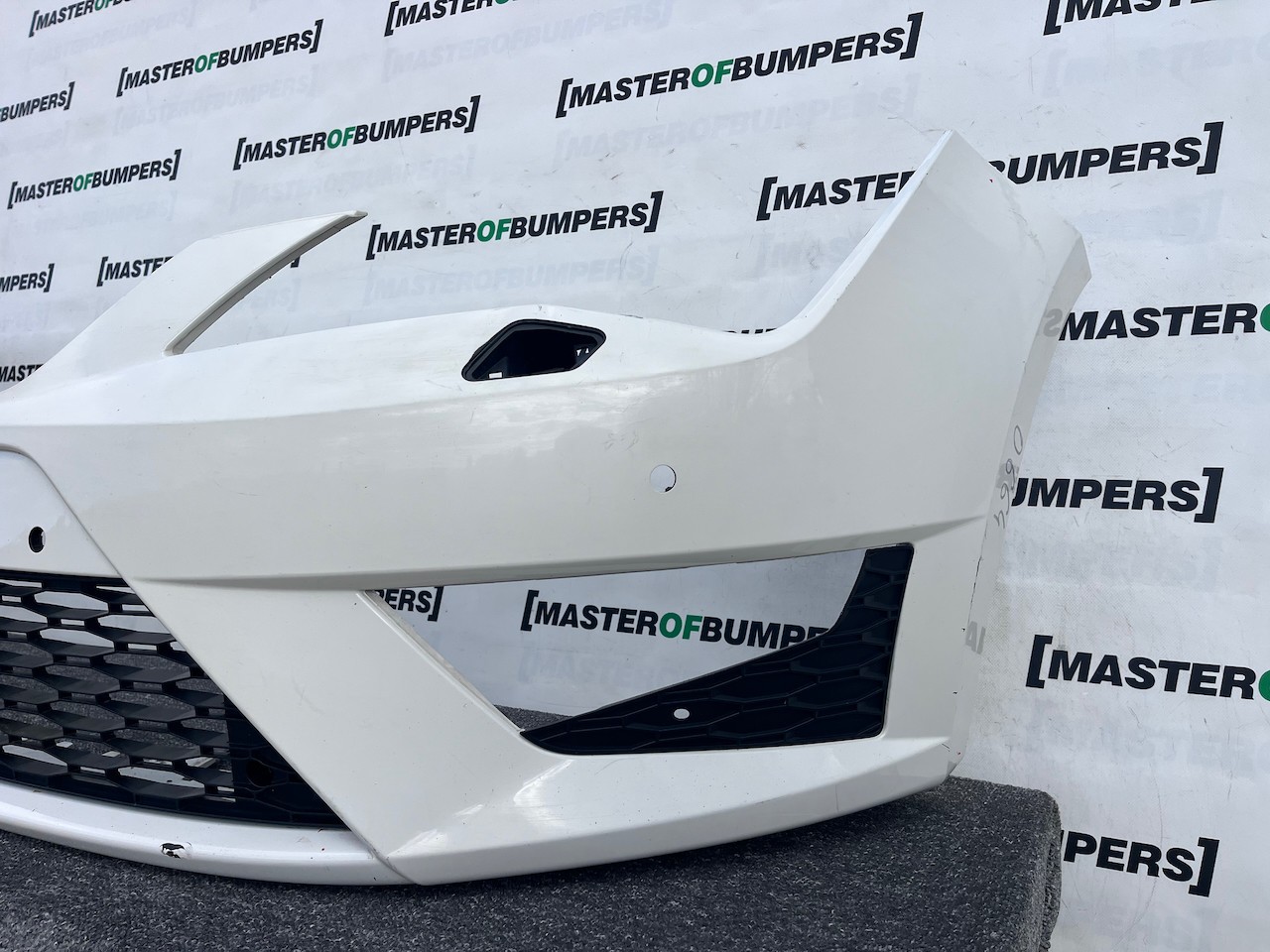 Seat Leon Fr Mk3 Hatchback 2013-2016 Front Bumper 4 Pdc Jets Genuine [o664]