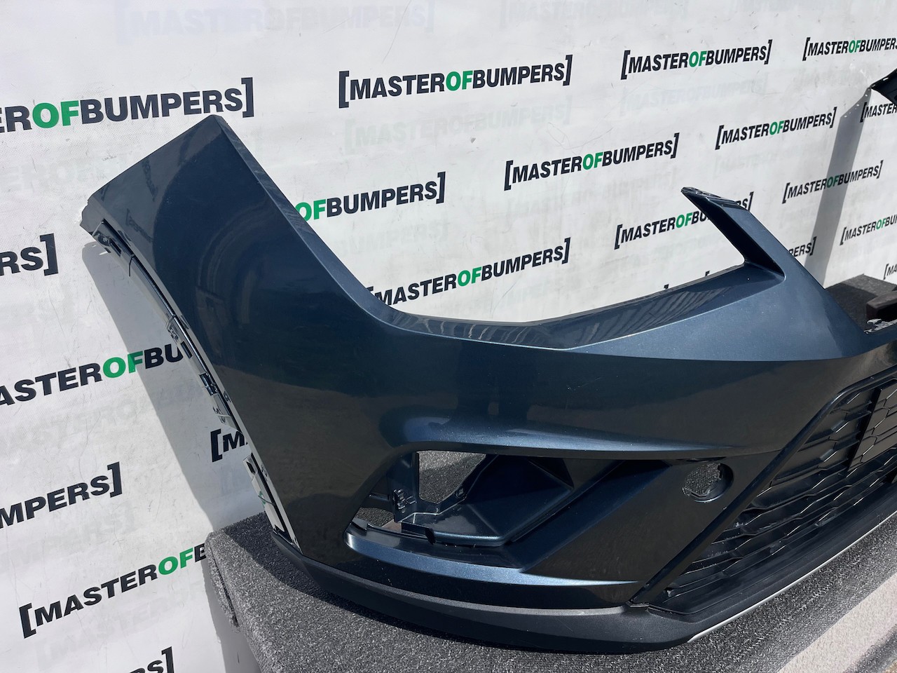 Seat Arona Se Xcellence Lux Fr 2017-2022 Front Bumper Pdc Genuine [o700]