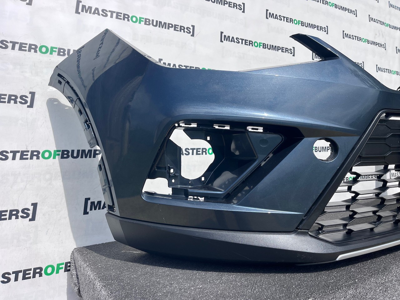 Seat Arona Se Xcellence Lux Fr 2017-2022 Front Bumper Pdc Genuine [o700]
