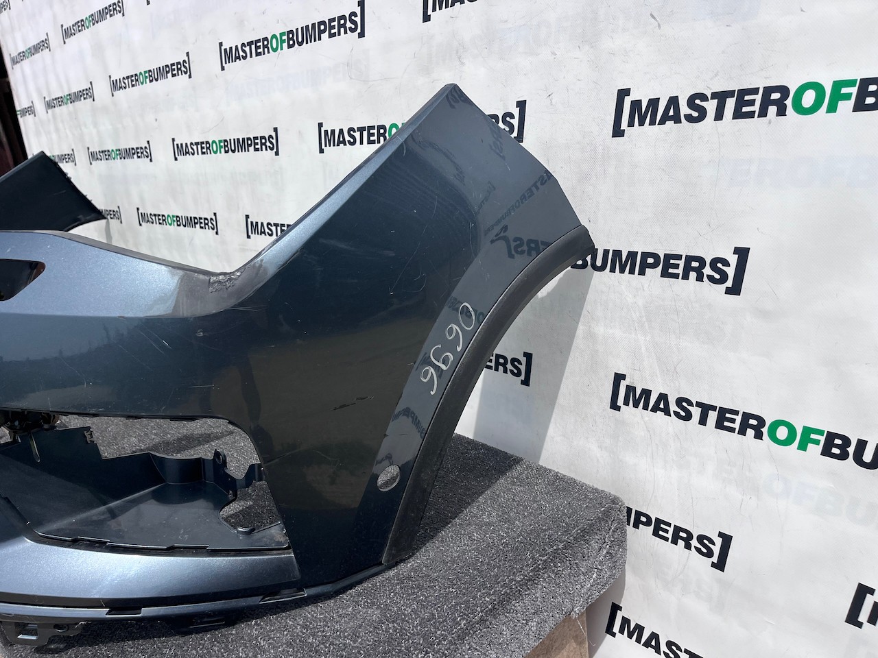 Seat Ateca Experience Tsi Suv 2016-2020 Front Bumper 6 Pdc Jets Genuine [v696]