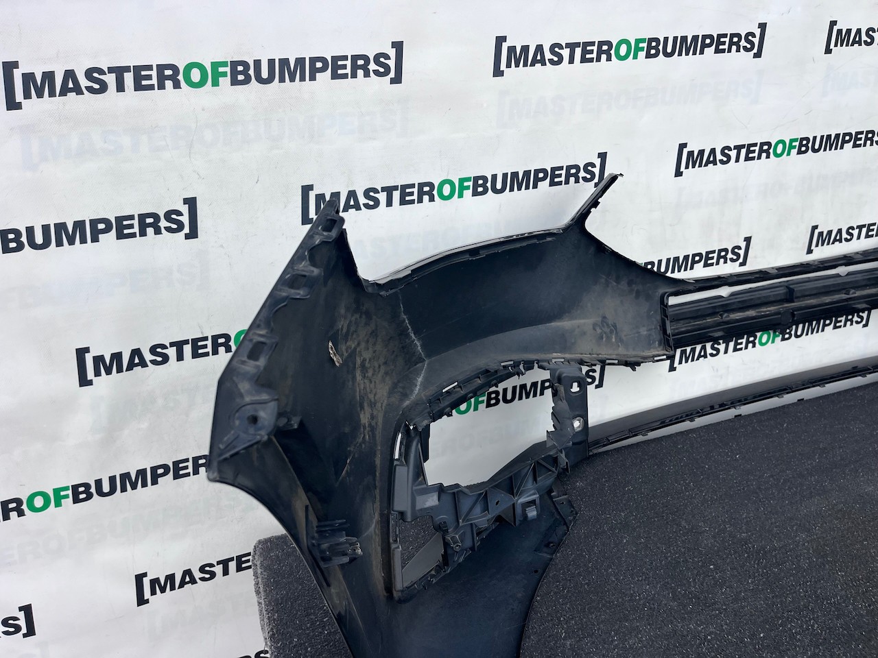 Seat Leon Se /  Xcellence / Fr Mk4 2021-2024 Front Bumper 6 Pdc Genuine [o728]