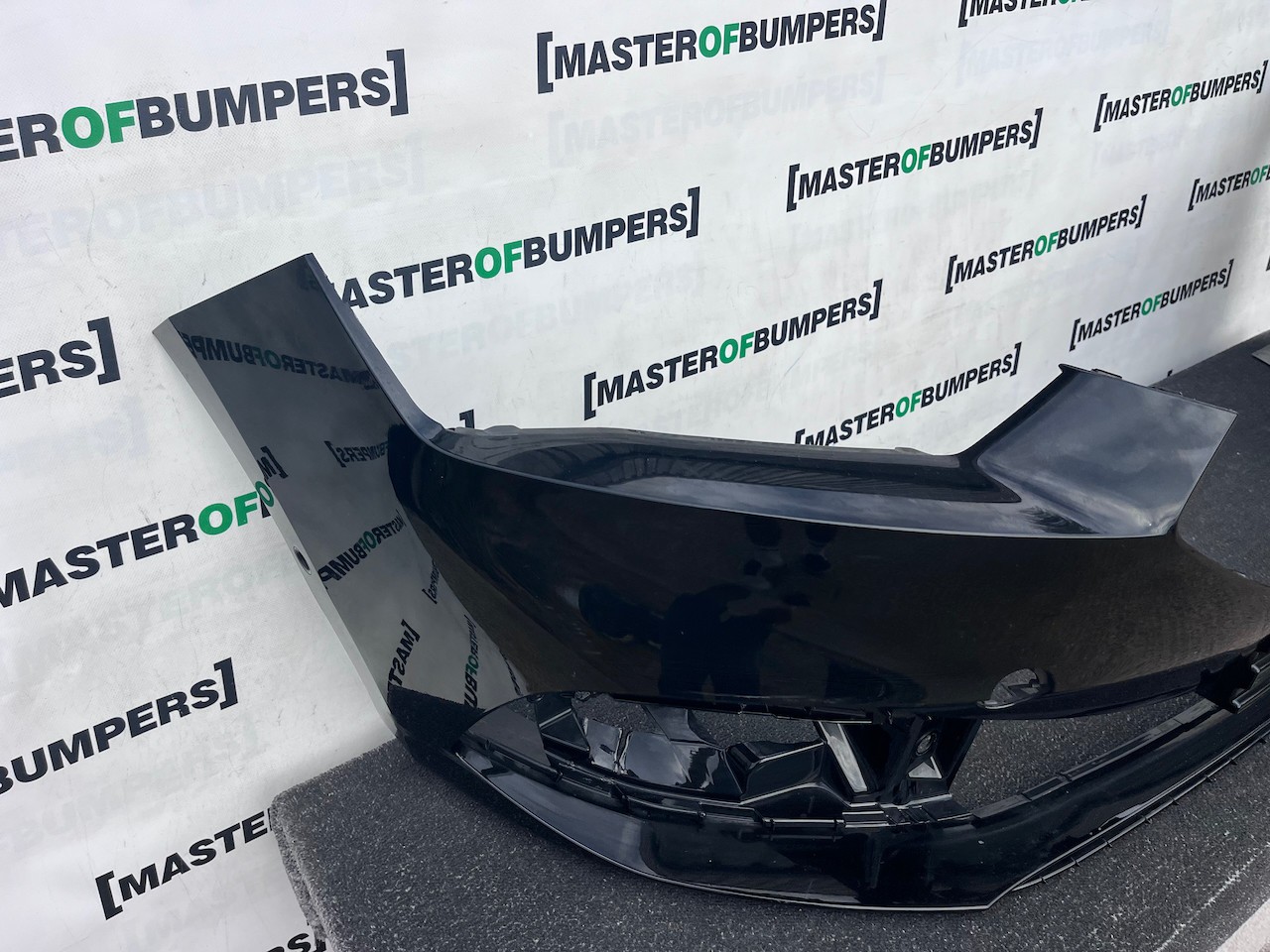 Seat Leon Se /  Xcellence / Fr Mk4 2021-2024 Front Bumper 6 Pdc Genuine [o728]