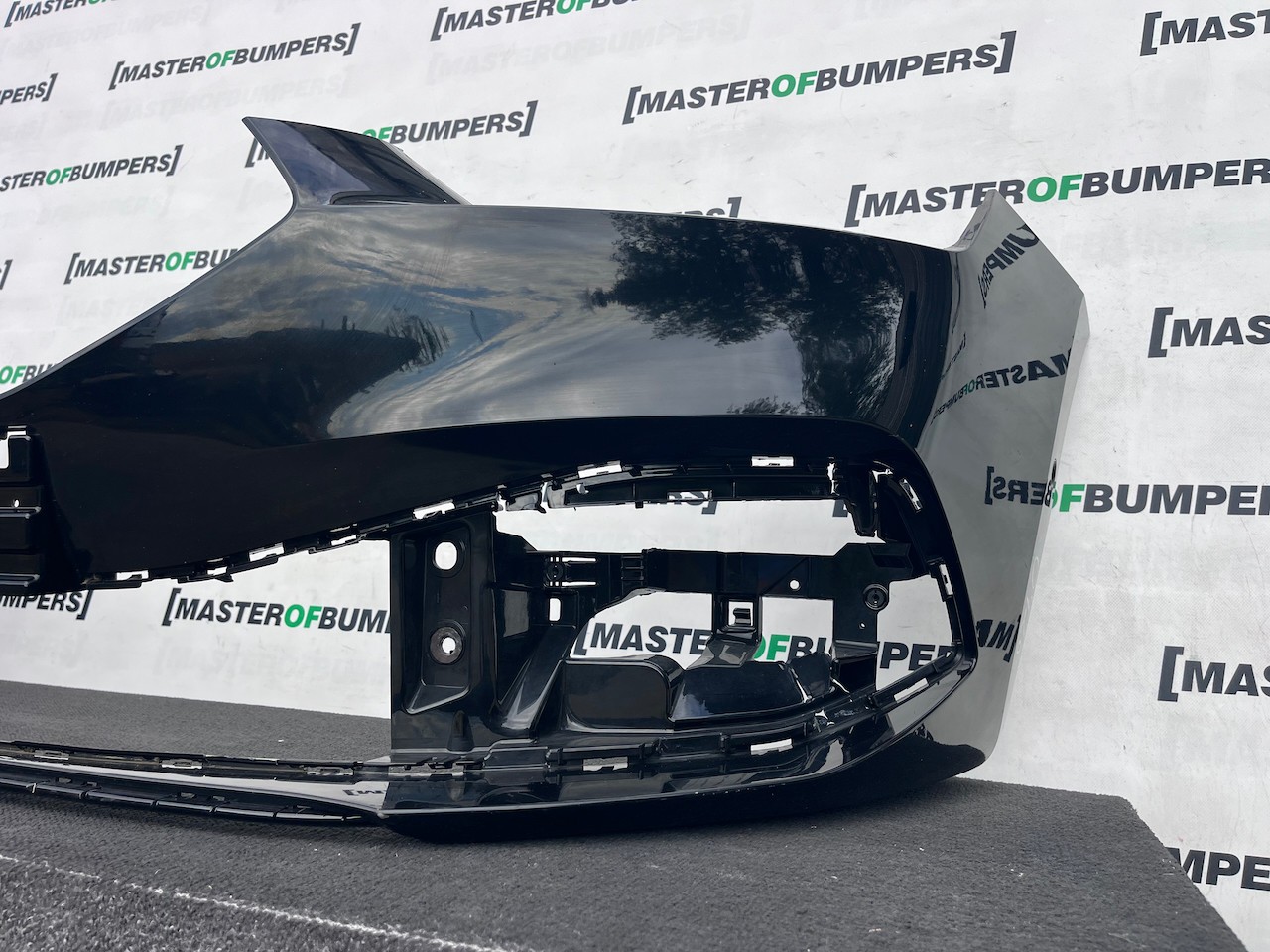 Seat Leon Se /  Xcellence / Fr Mk4 2021-2024 Front Bumper 6 Pdc Genuine [o728]