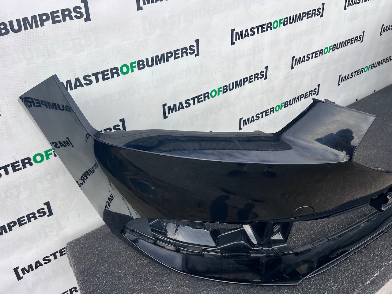 Seat Leon Se /  Xcellence / Fr Mk4 2021-2024 Front Bumper 4 Pdc Genuine [o733]
