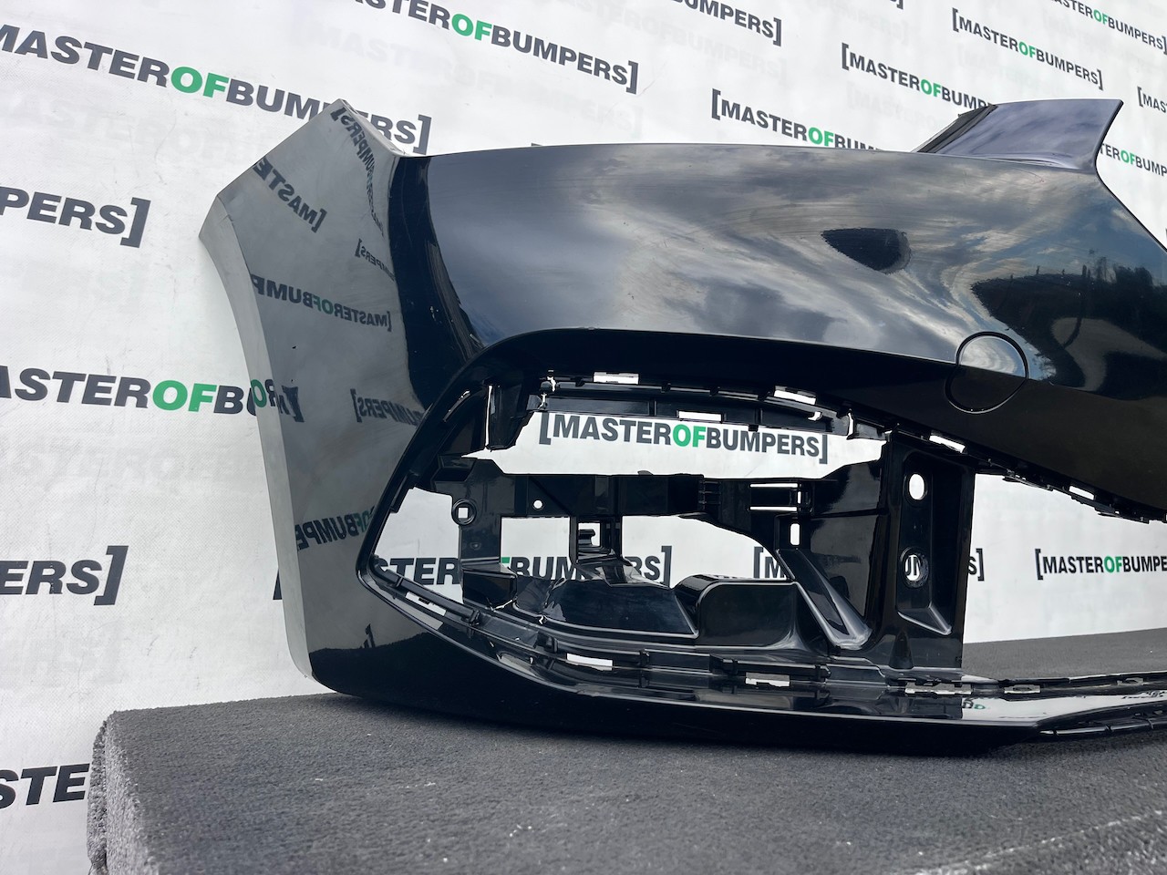 Seat Leon Se /  Xcellence / Fr Mk4 2021-2024 Front Bumper 4 Pdc Genuine [o733]