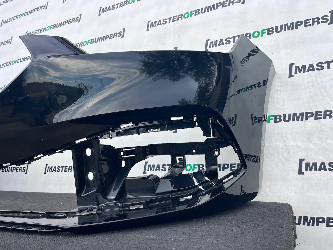 Seat Leon Se /  Xcellence / Fr Mk4 2021-2024 Front Bumper 4 Pdc Genuine [o733]