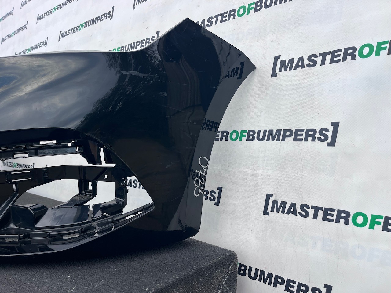 Seat Leon Se /  Xcellence / Fr Mk4 2021-2024 Front Bumper 4 Pdc Genuine [o733]
