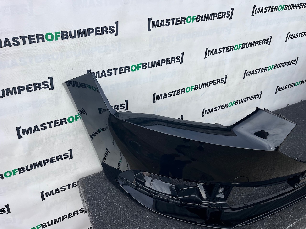Seat Leon Se /  Xcellence / Fr Mk4 2021-2024 Front Bumper 4 Pdc Genuine [o734]