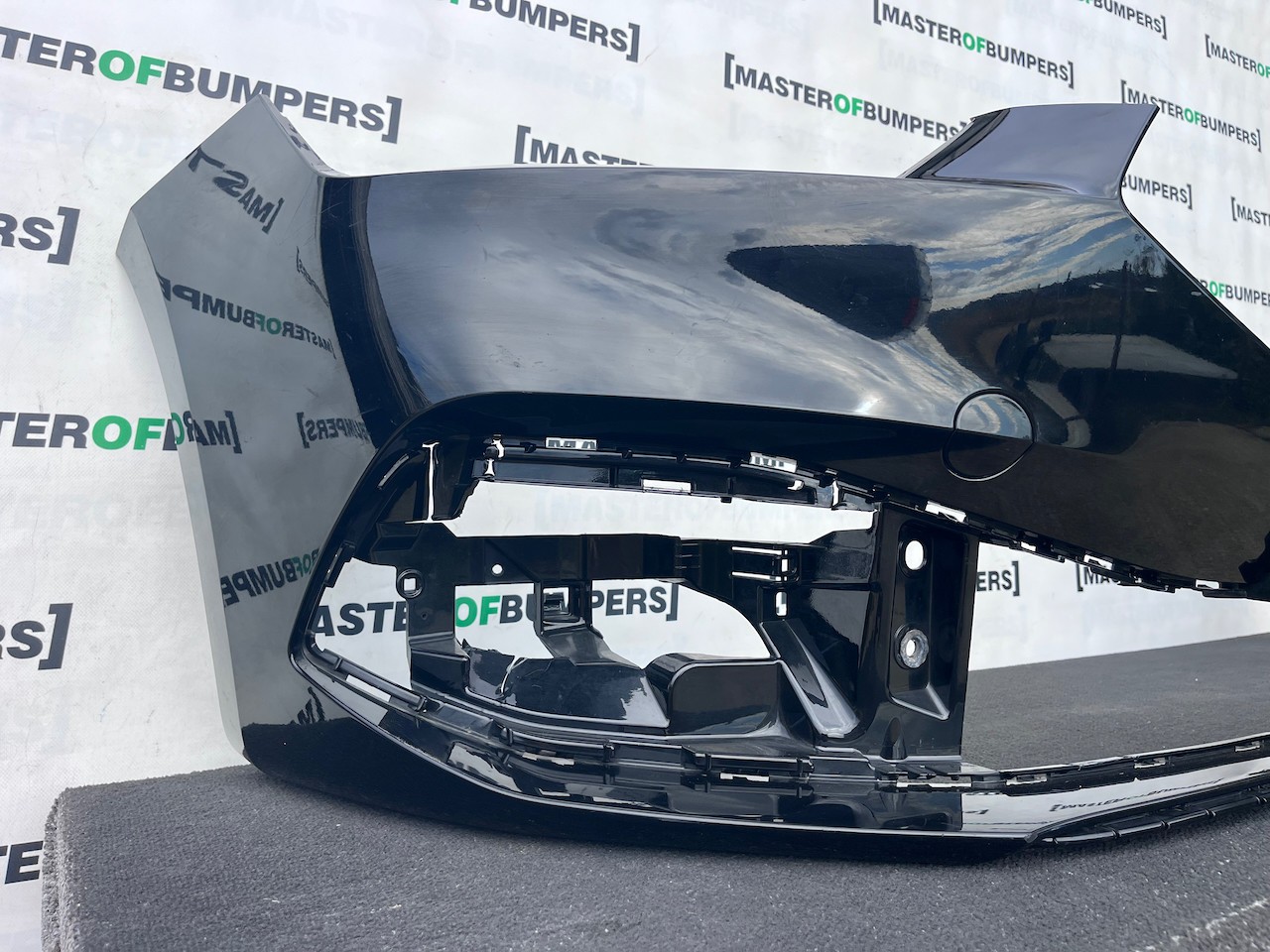 Seat Leon Se /  Xcellence / Fr Mk4 2021-2024 Front Bumper 4 Pdc Genuine [o734]
