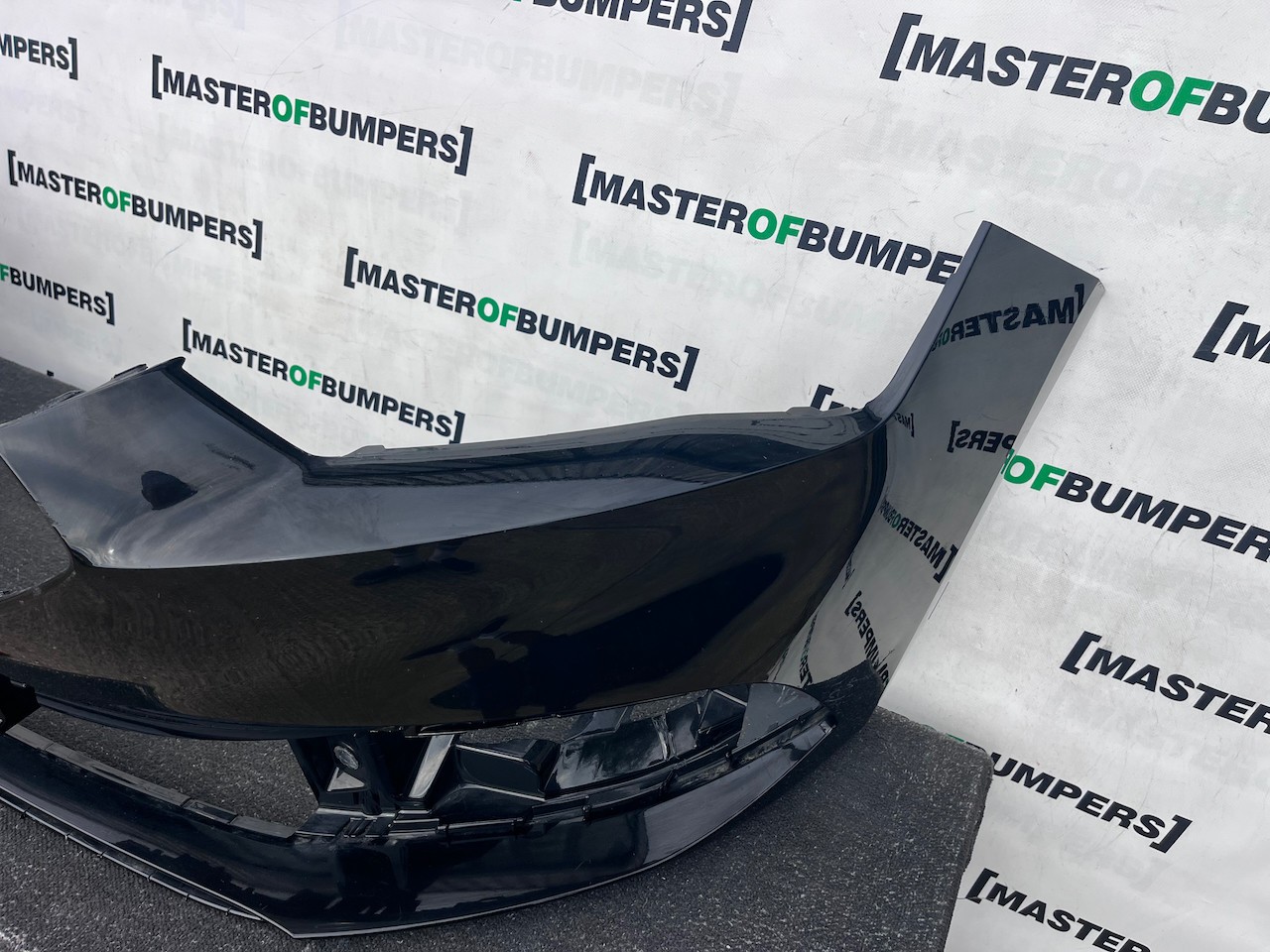 Seat Leon Se /  Xcellence / Fr Mk4 2021-2024 Front Bumper 4 Pdc Genuine [o734]