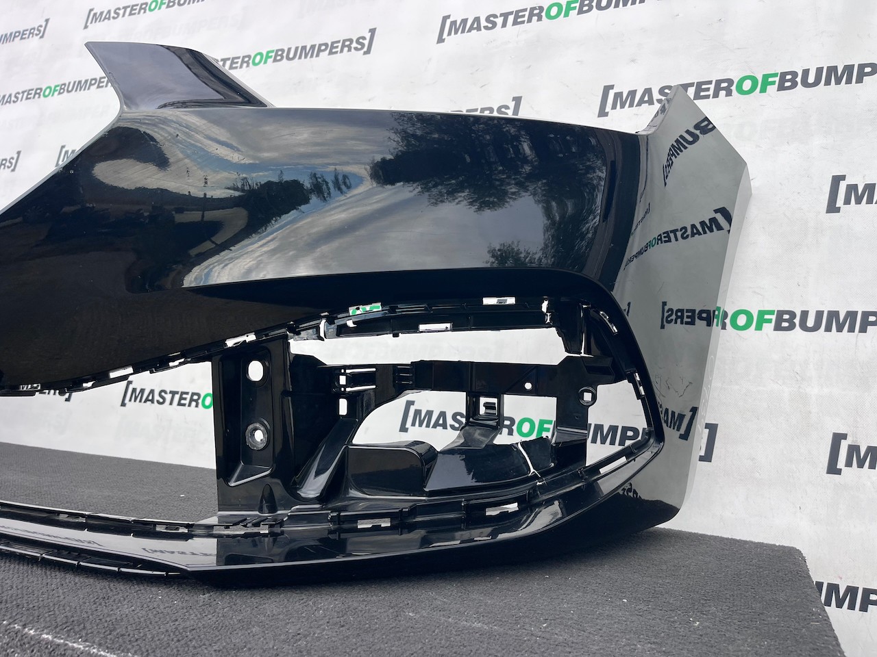 Seat Leon Se /  Xcellence / Fr Mk4 2021-2024 Front Bumper 4 Pdc Genuine [o734]