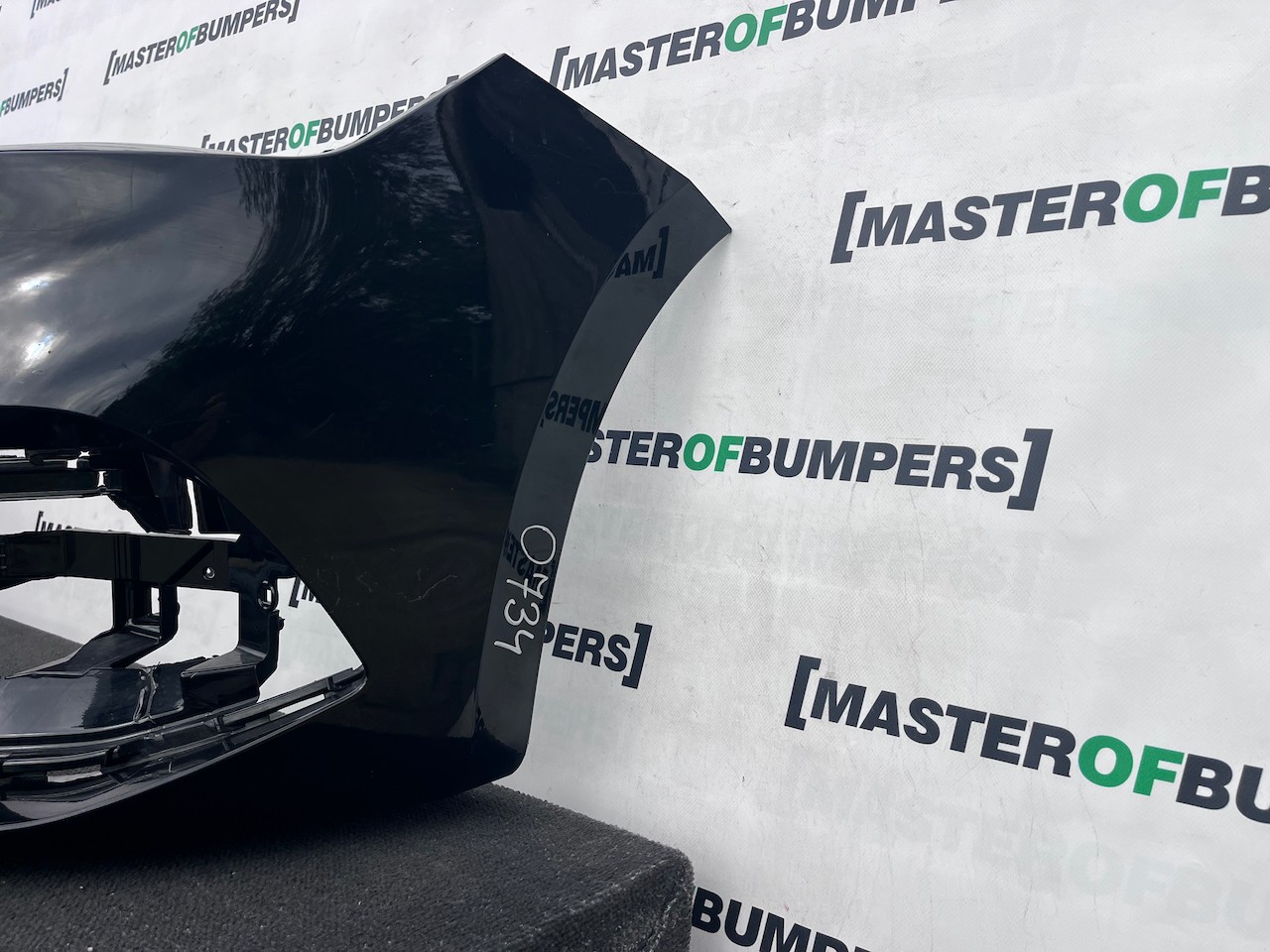 Seat Leon Se /  Xcellence / Fr Mk4 2021-2024 Front Bumper 4 Pdc Genuine [o734]