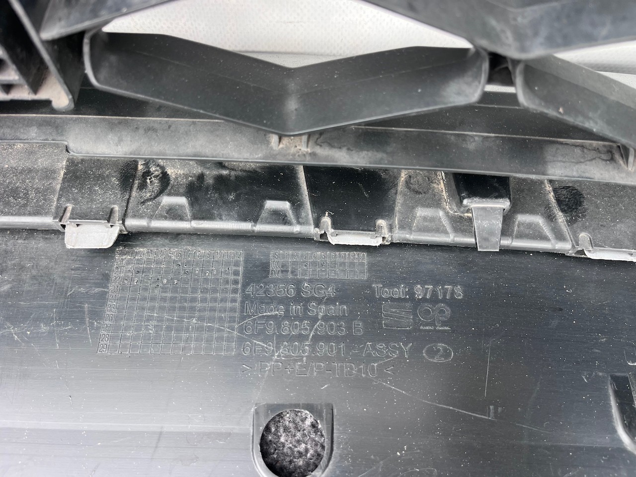 Seat Arona Xcellence Lux Fr 2022-2025 Front Bumper 6 Pdc Genuine [o735]