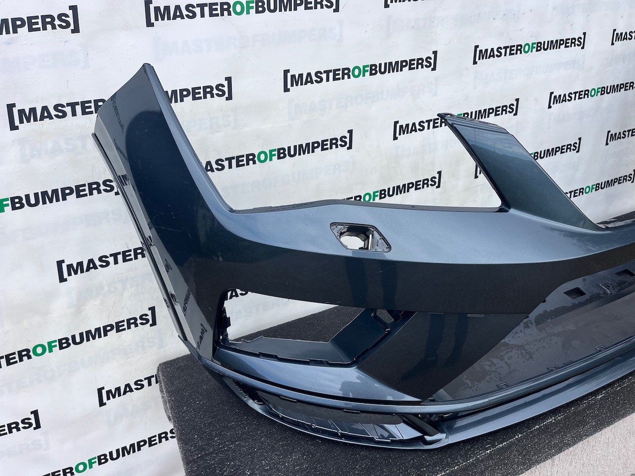 Seat Ateca Cupra Tsi Suv 2016-2020 Front Bumper 6 Pdc Jets Genuine [v747]