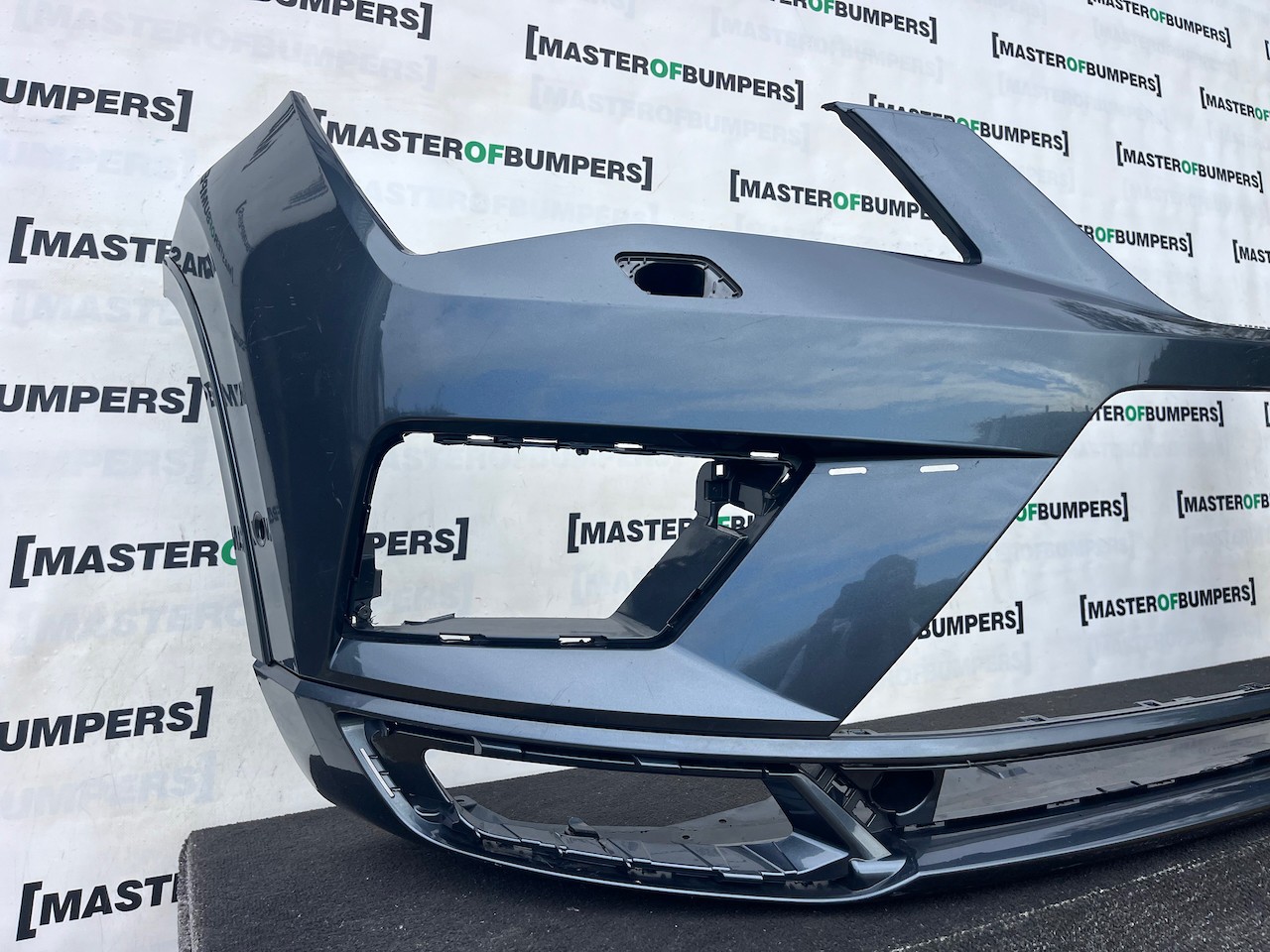 Seat Ateca Cupra Tsi Suv 2016-2020 Front Bumper 6 Pdc Jets Genuine [v747]