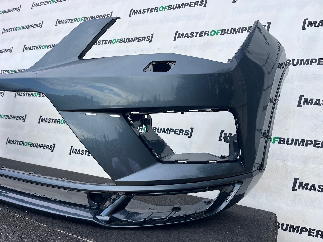 Seat Ateca Cupra Tsi Suv 2016-2020 Front Bumper 6 Pdc Jets Genuine [v747]