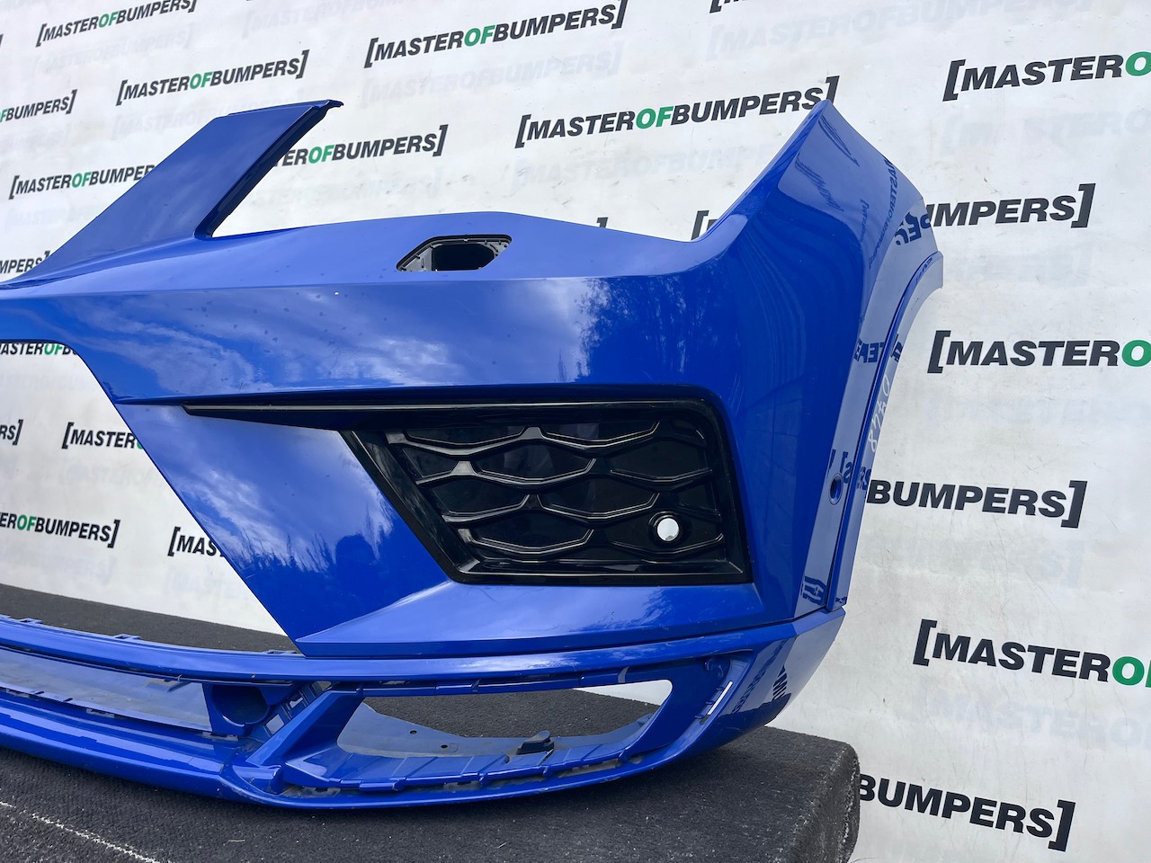 Seat Ateca Cupra Tsi Suv 2016-2020 Front Bumper 6 Pdc Jets Genuine [v748]