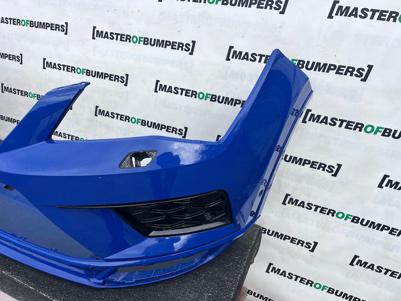 Seat Ateca Cupra Tsi Suv 2016-2020 Front Bumper 6 Pdc Jets Genuine [v748]