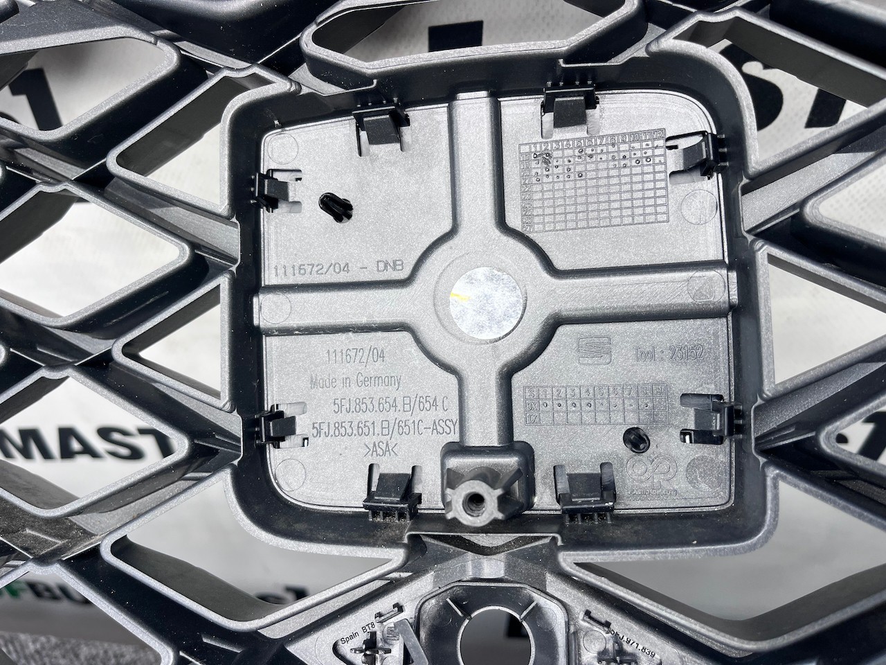 Seat Tarraco Xcellence Suv 2018-2024 Front Bumper 6 Pdc W/grilles Genuine [o600]