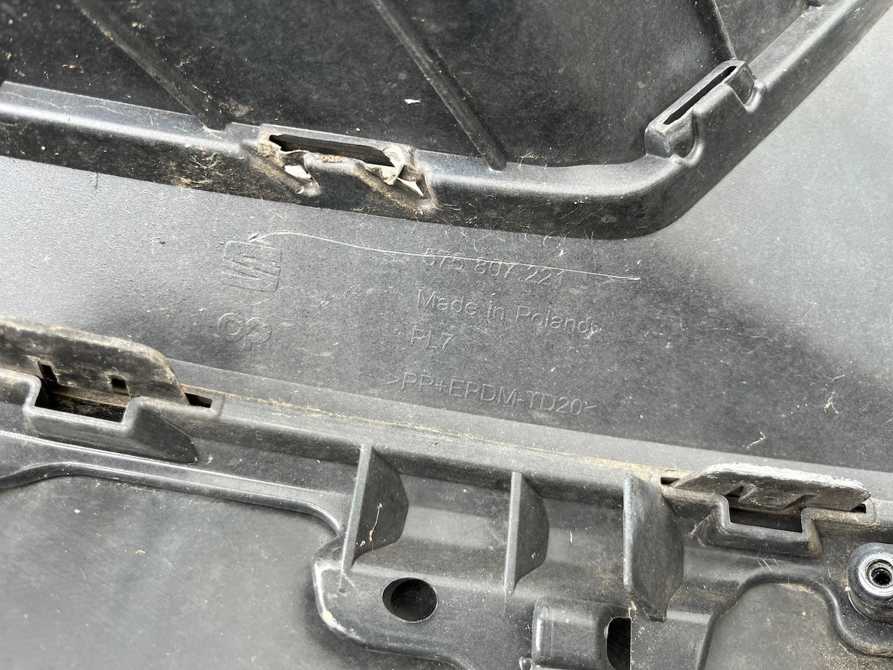 Seat Ateca Experience Tsi Evo Suv 2016-2020 Front Bumper 6 Pdc Genuine [v680]