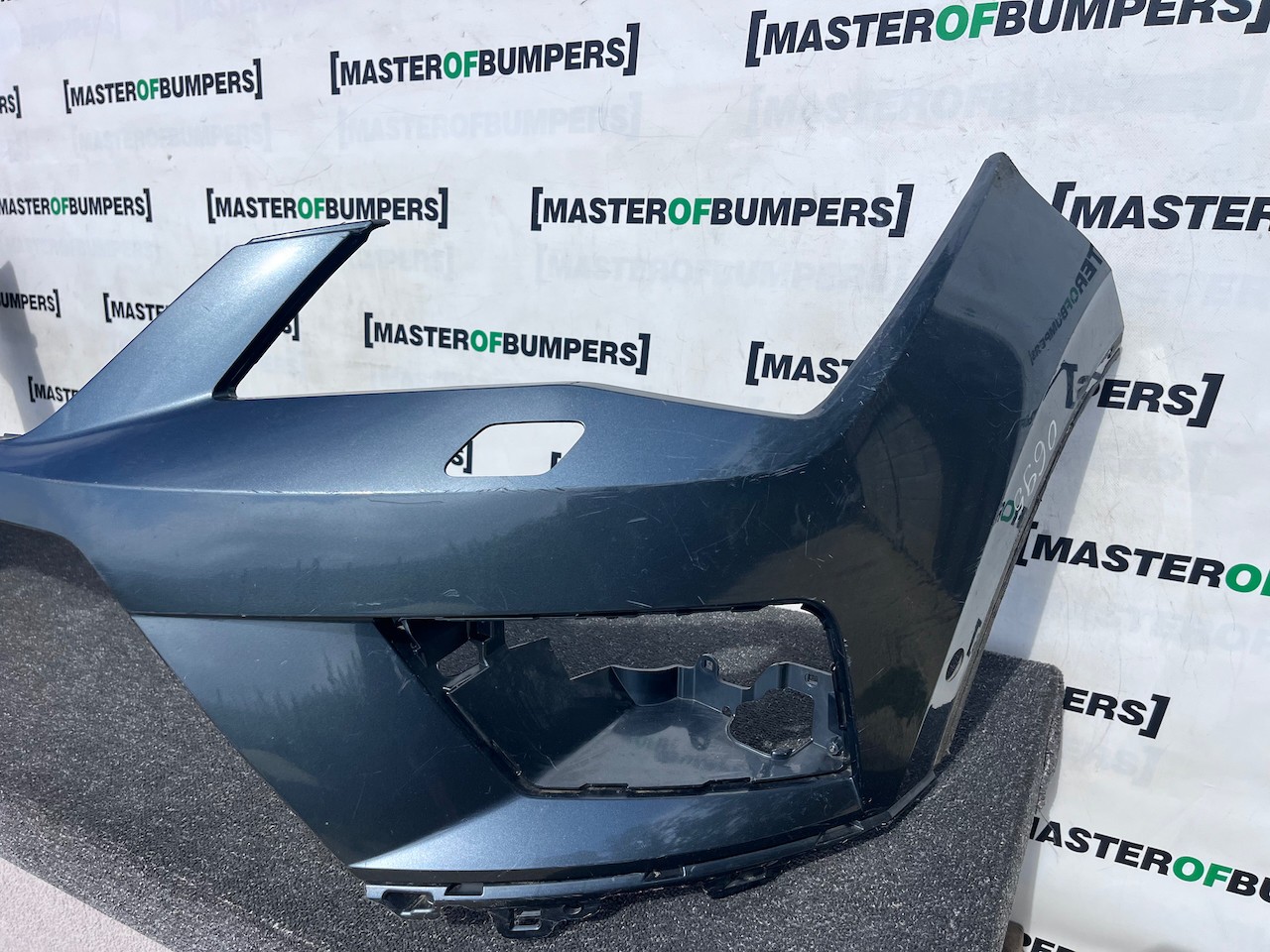 Seat Ateca Experience Tsi Suv 2016-2020 Front Bumper 6 Pdc Jets Genuine [v695]