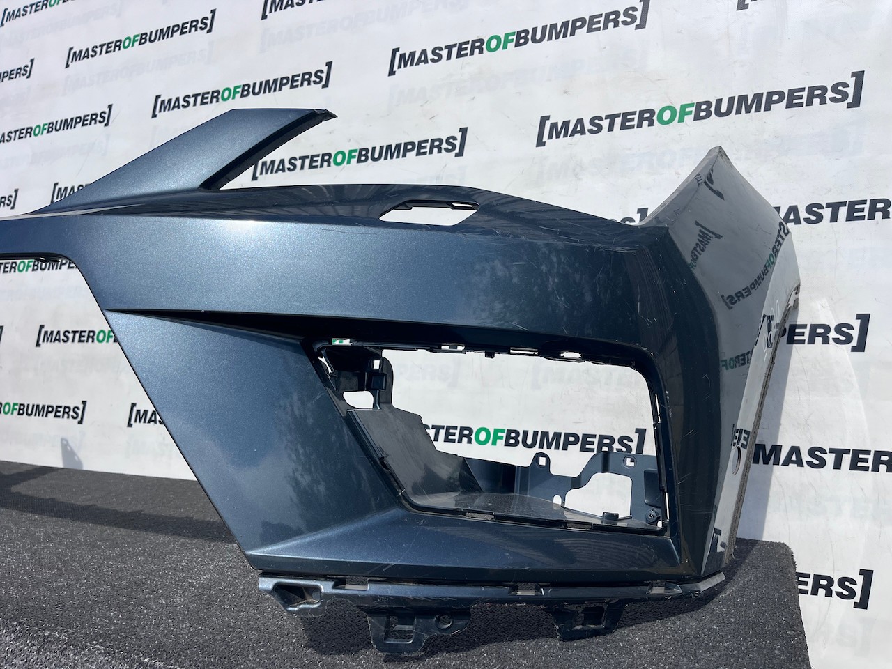 Seat Ateca Experience Tsi Suv 2016-2020 Front Bumper 6 Pdc Jets Genuine [v695]