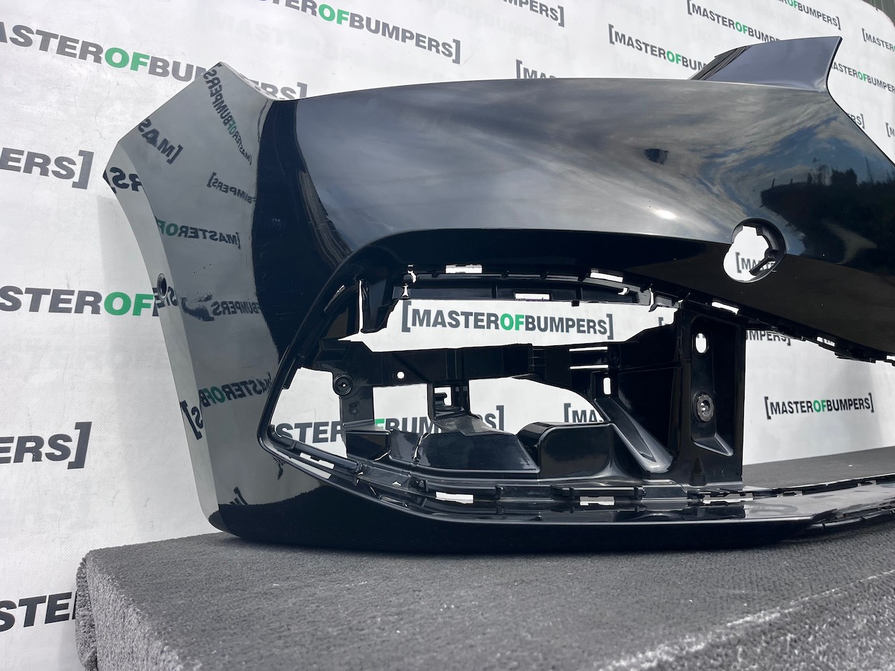 Seat Leon Se /  Xcellence / Fr Mk4 2021-2024 Front Bumper 6 Pdc Genuine [o727]