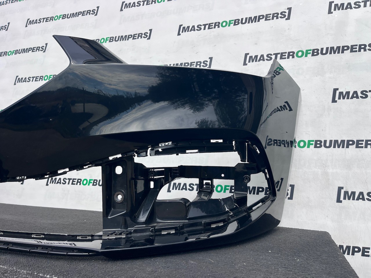 Seat Leon Se /  Xcellence / Fr Mk4 2021-2024 Front Bumper 6 Pdc Genuine [o727]