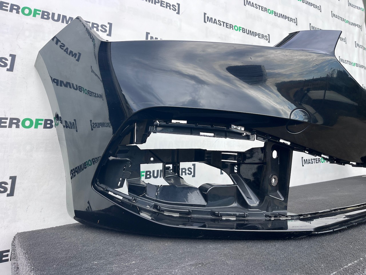 Seat Leon Se /  Xcellence / Fr Mk4 2021-2024 Front Bumper 6 Pdc Genuine [o730]