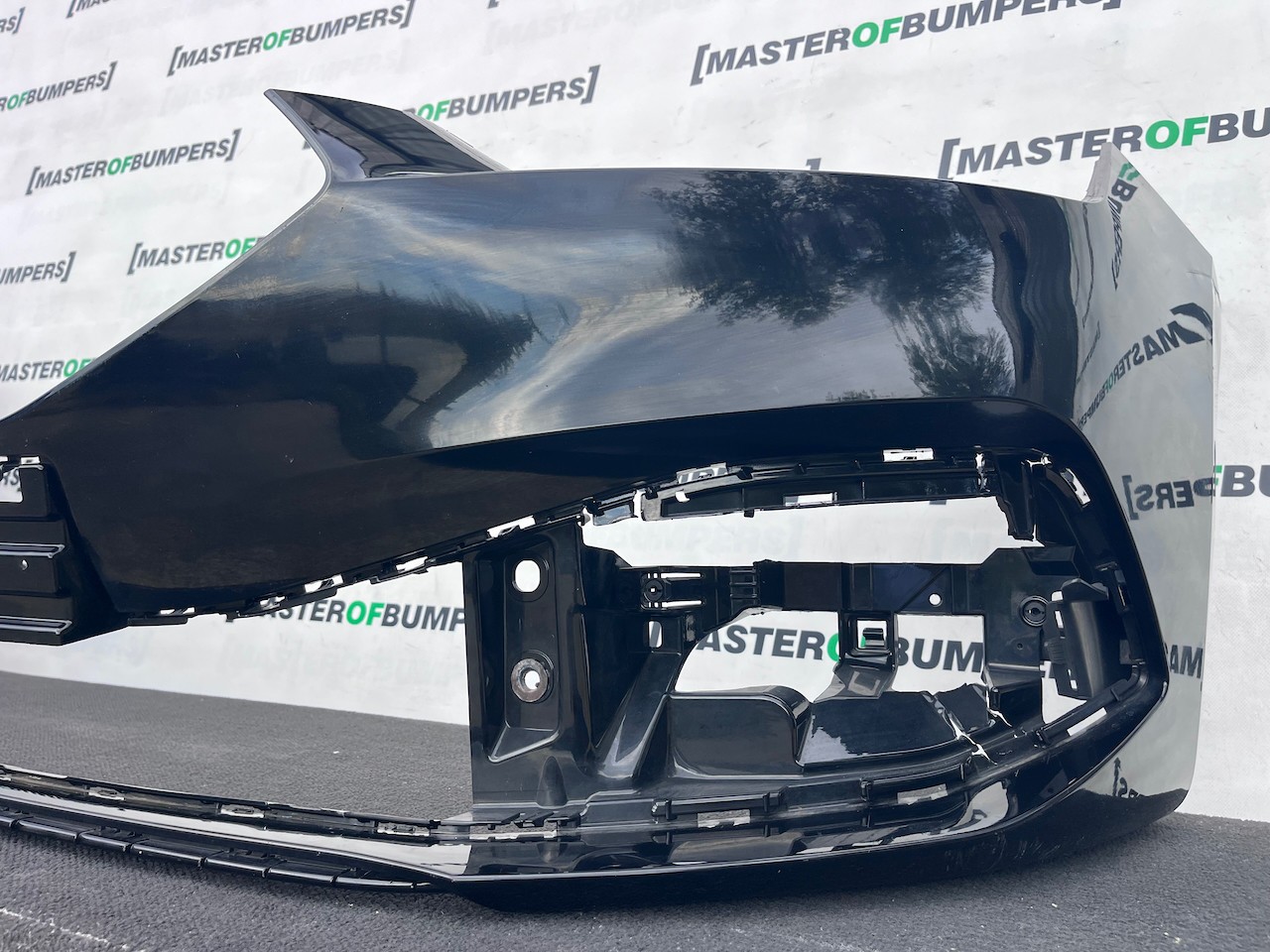 Seat Leon Se /  Xcellence / Fr Mk4 2021-2024 Front Bumper 6 Pdc Genuine [o730]