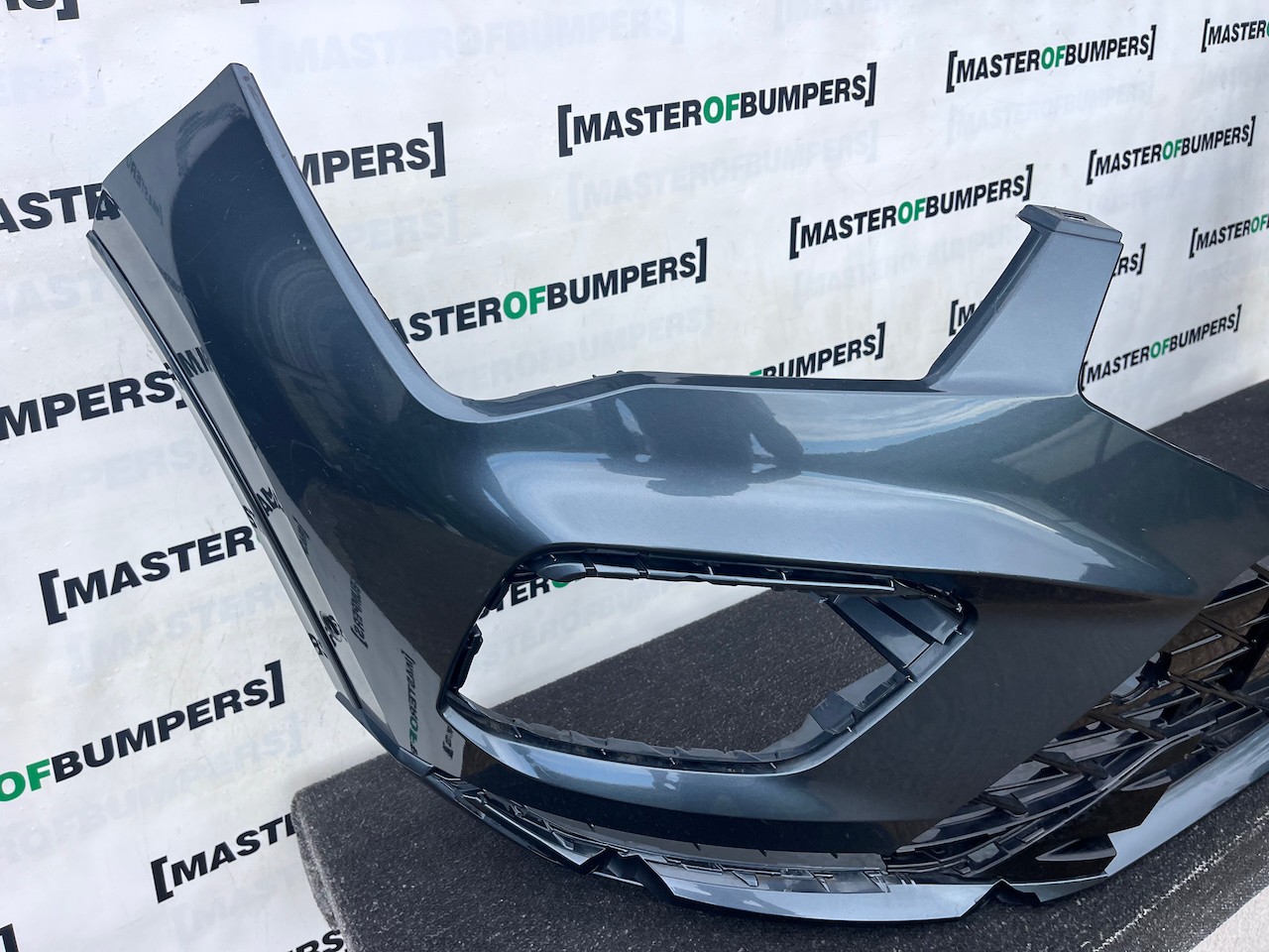 Seat Ateca Cupra Tsi Suv 2021-2025 Front Bumper 6 Pdc Genuine [v746]
