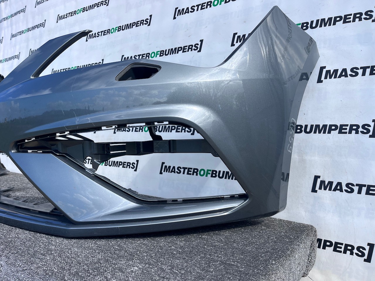 Seat Leon Fr Mk3 Lift Hatchback 2017-2019 Front Bumper No Pdc Jet Genuine [o659]